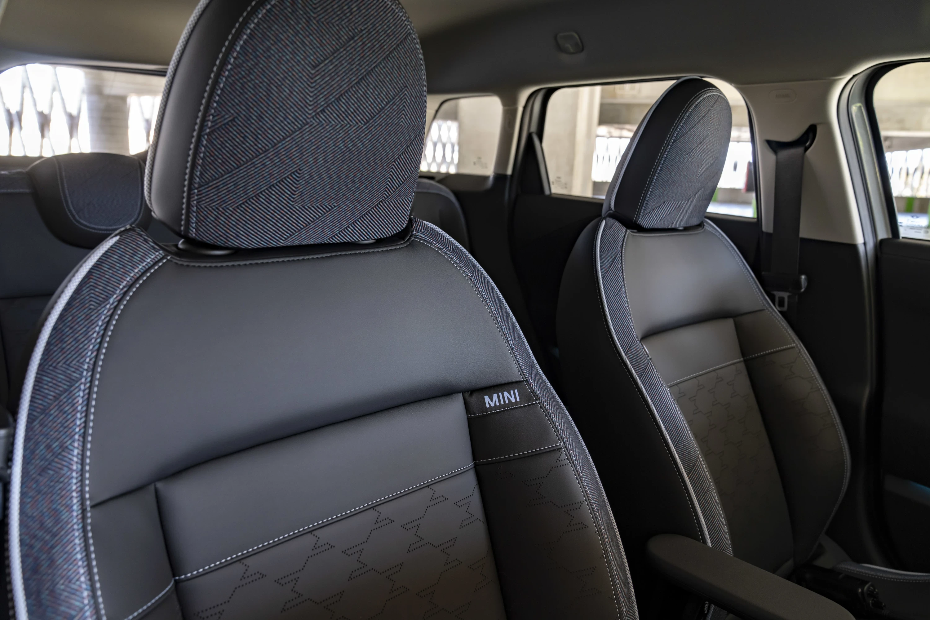 Mini Aceman E frontseats view