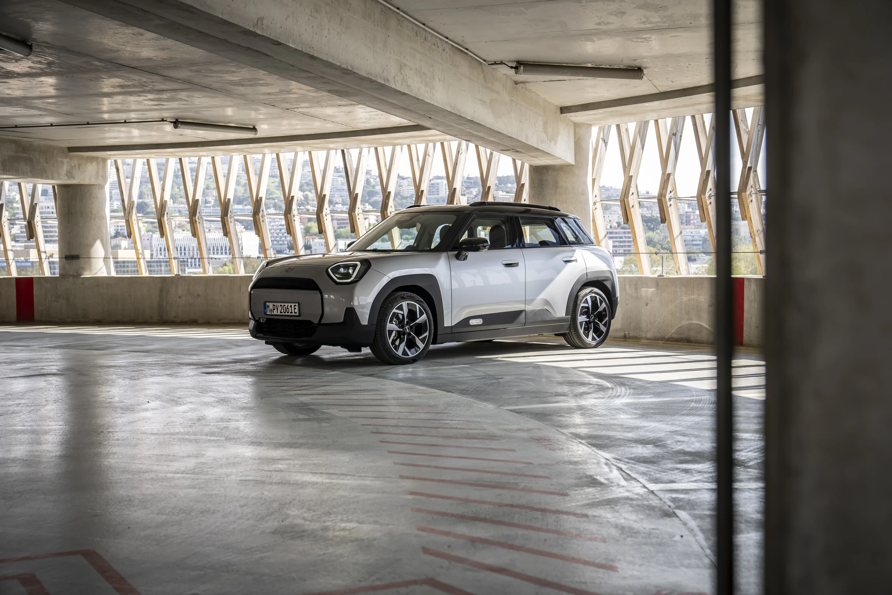 Mini Aceman E exterior view