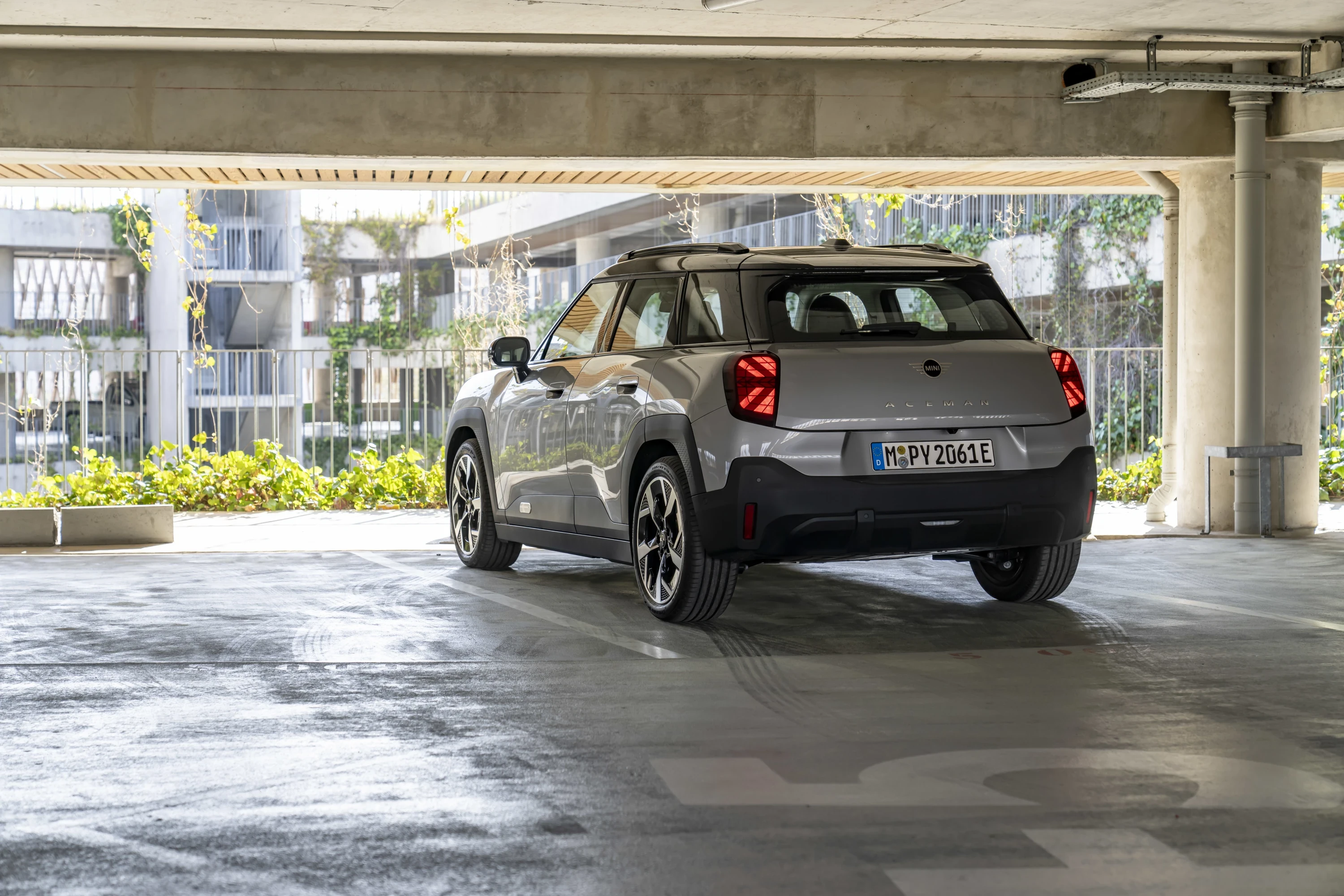 Mini Aceman E exterior view