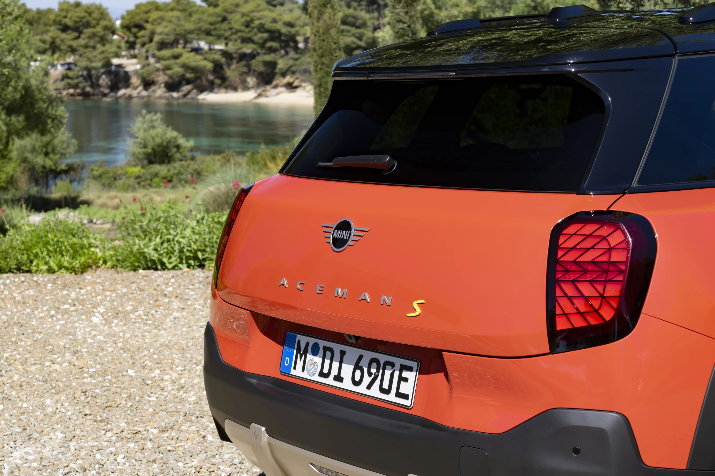 Mini Aceman SE exterior view