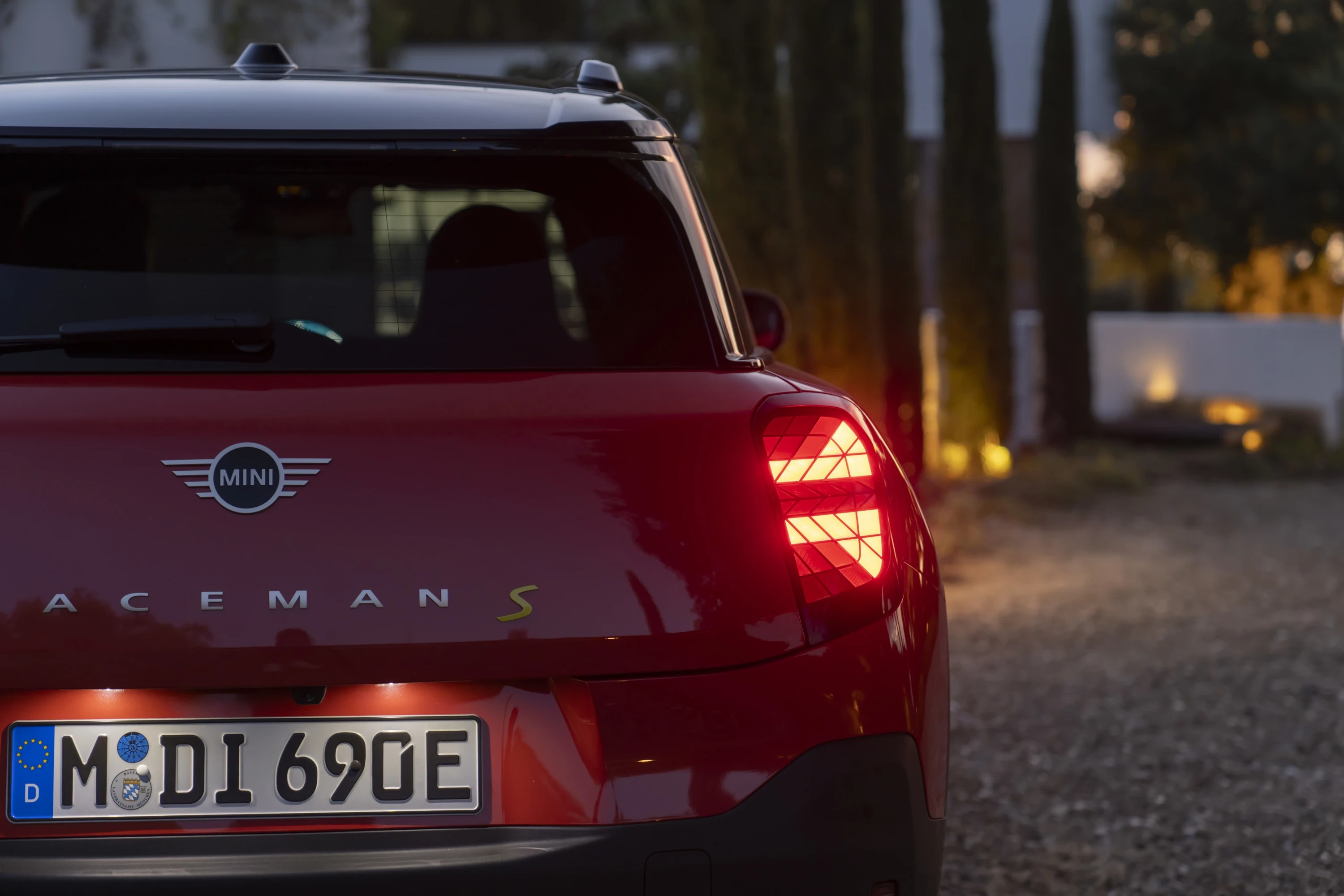 Mini Aceman SE taillights view