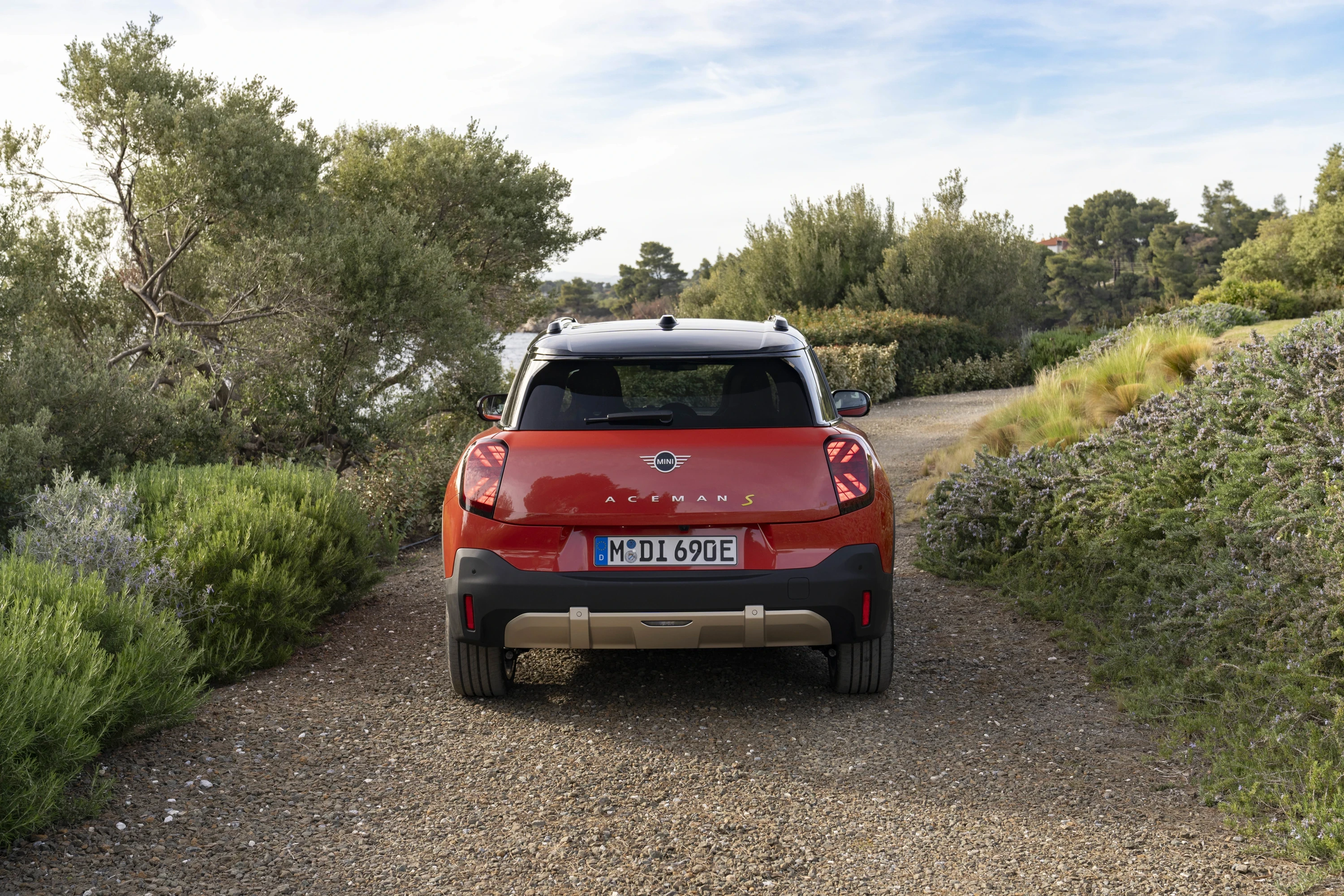 Mini Aceman SE exterior view