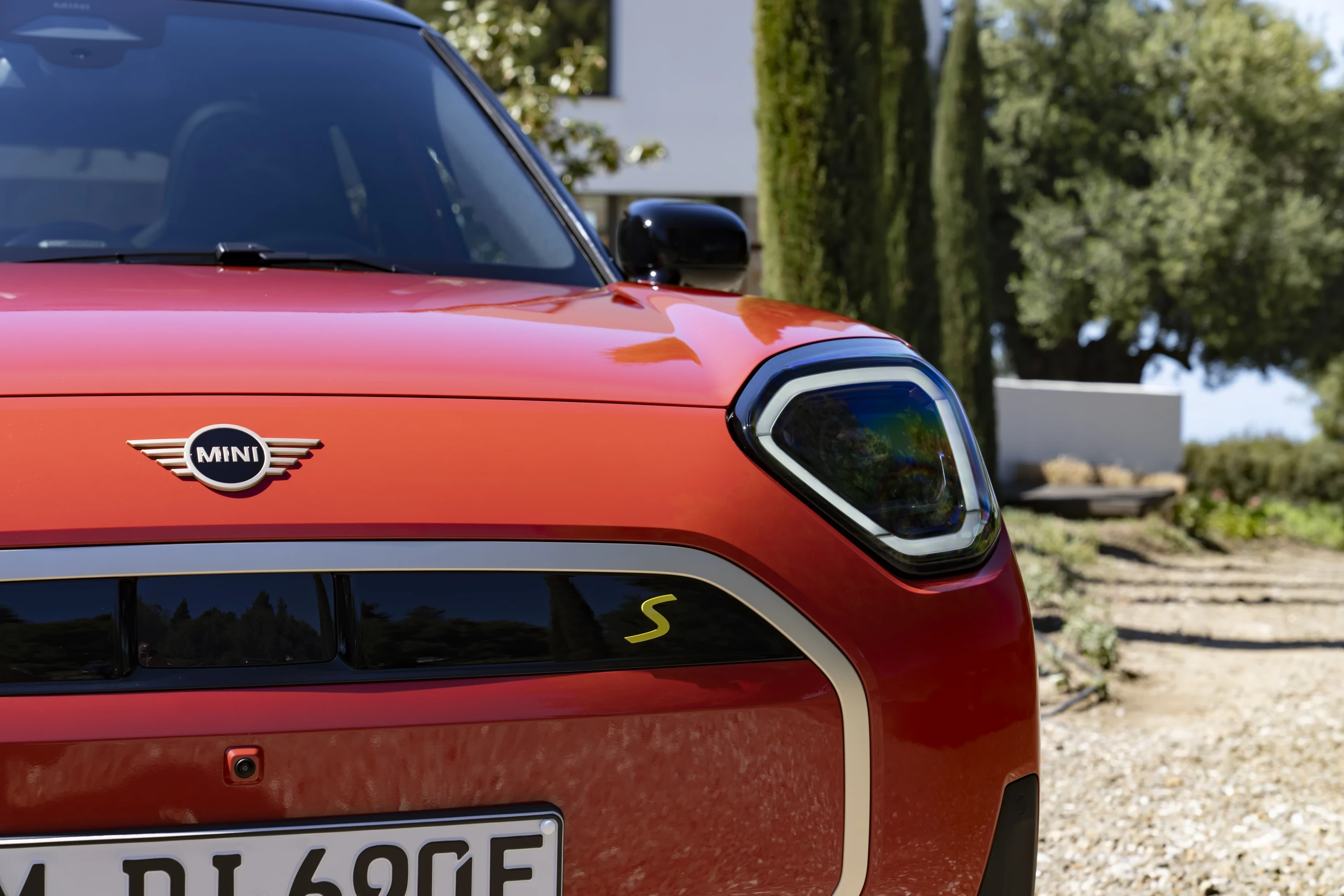 Mini Aceman SE headlights view