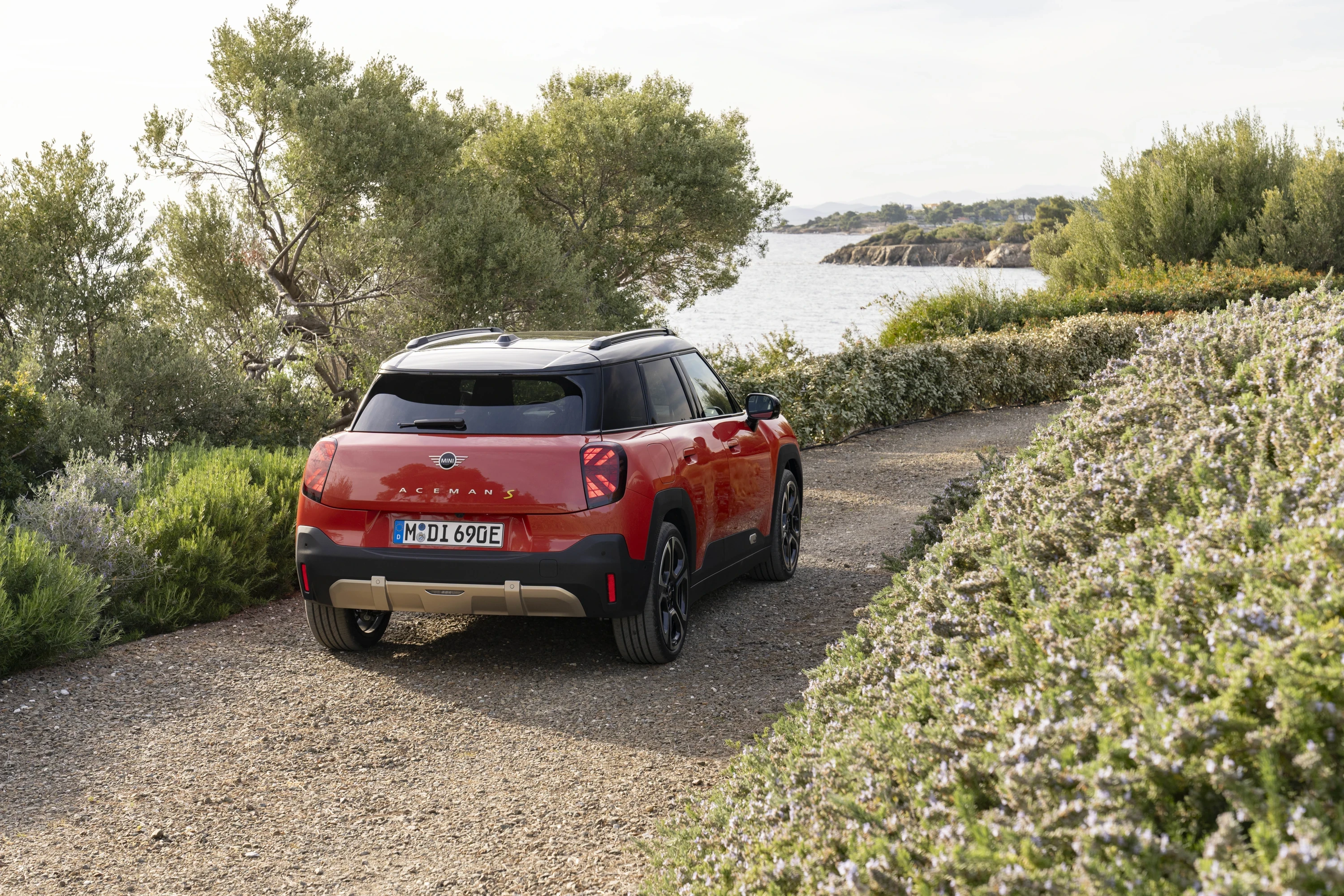 Mini Aceman SE exterior view