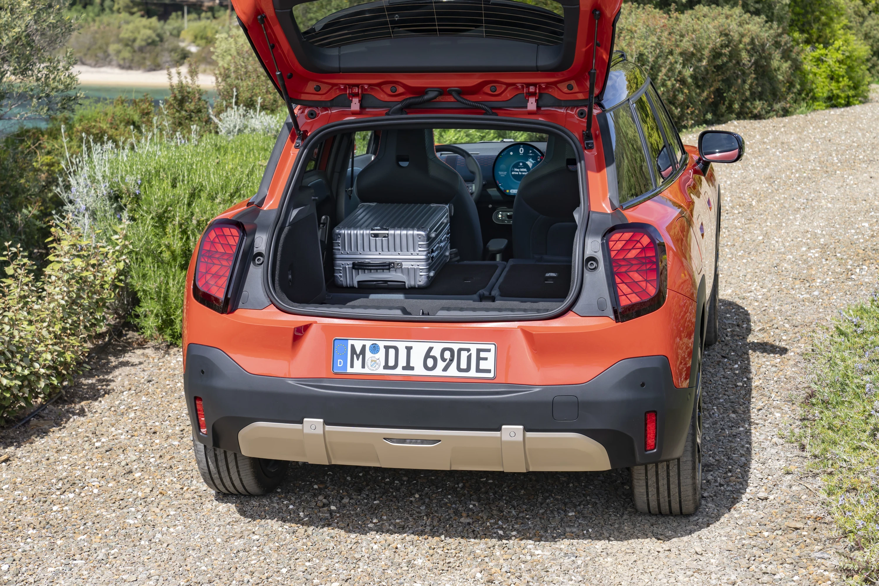 Mini Aceman SE trunk view