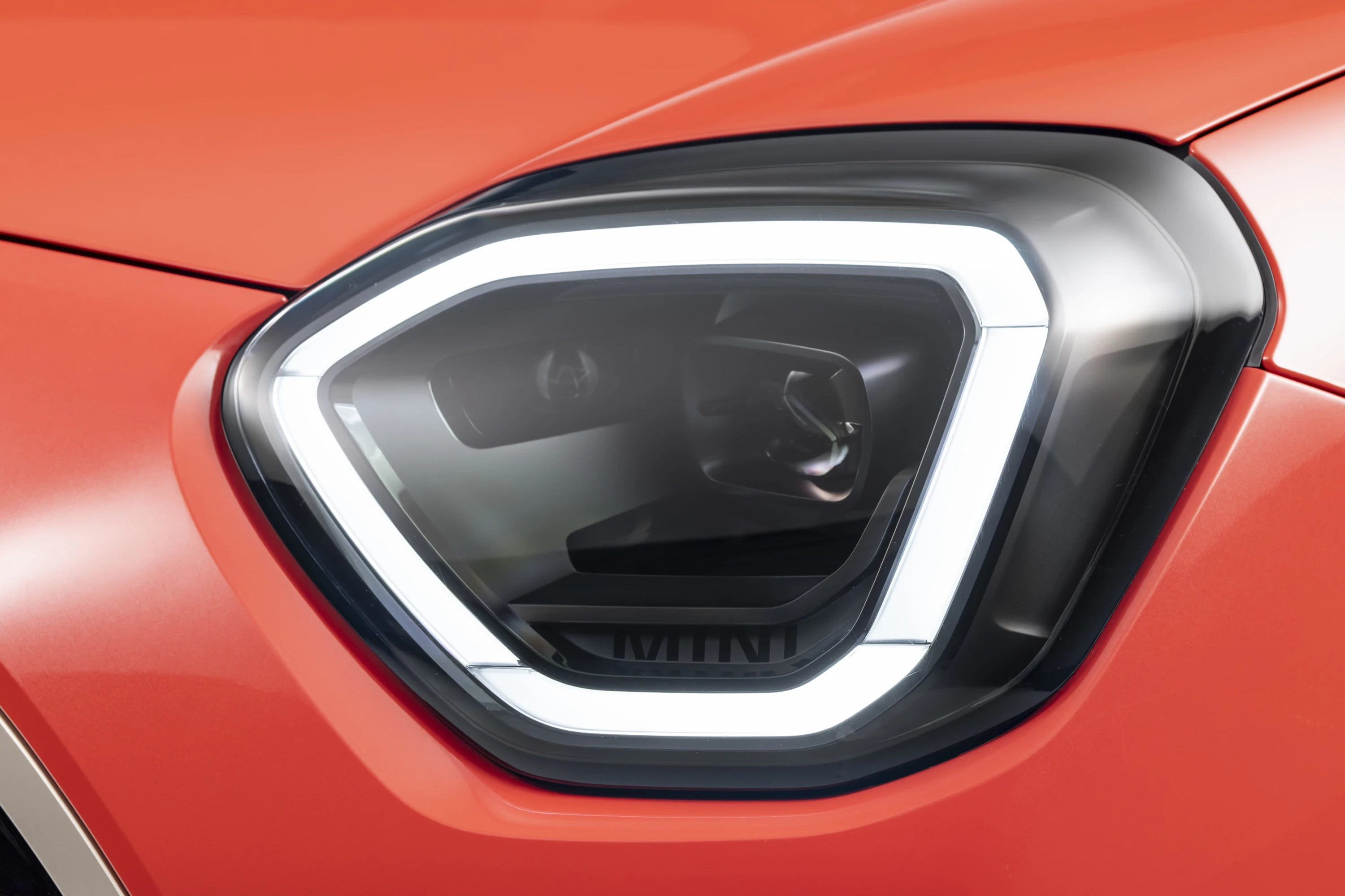 Mini Aceman SE headlights view