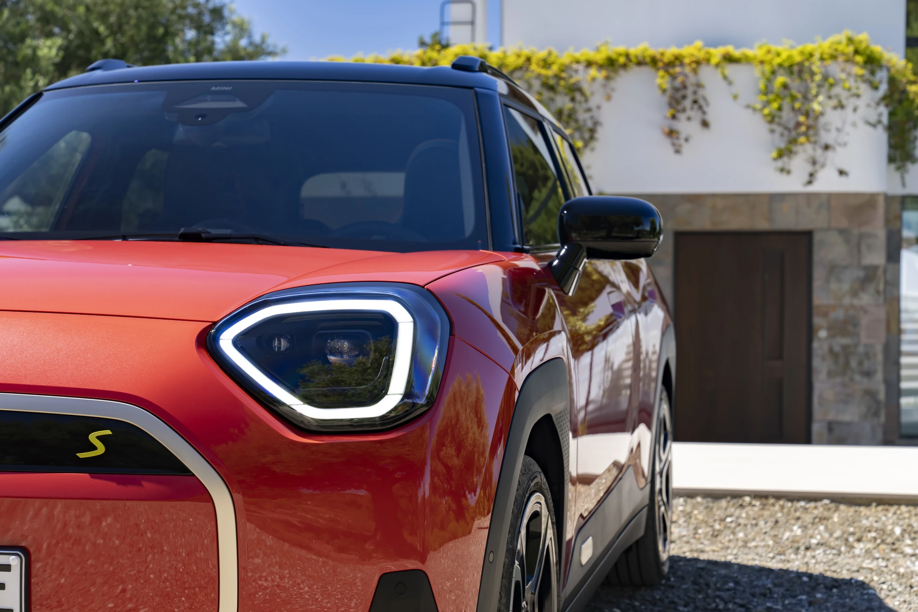 Mini Aceman SE headlights view