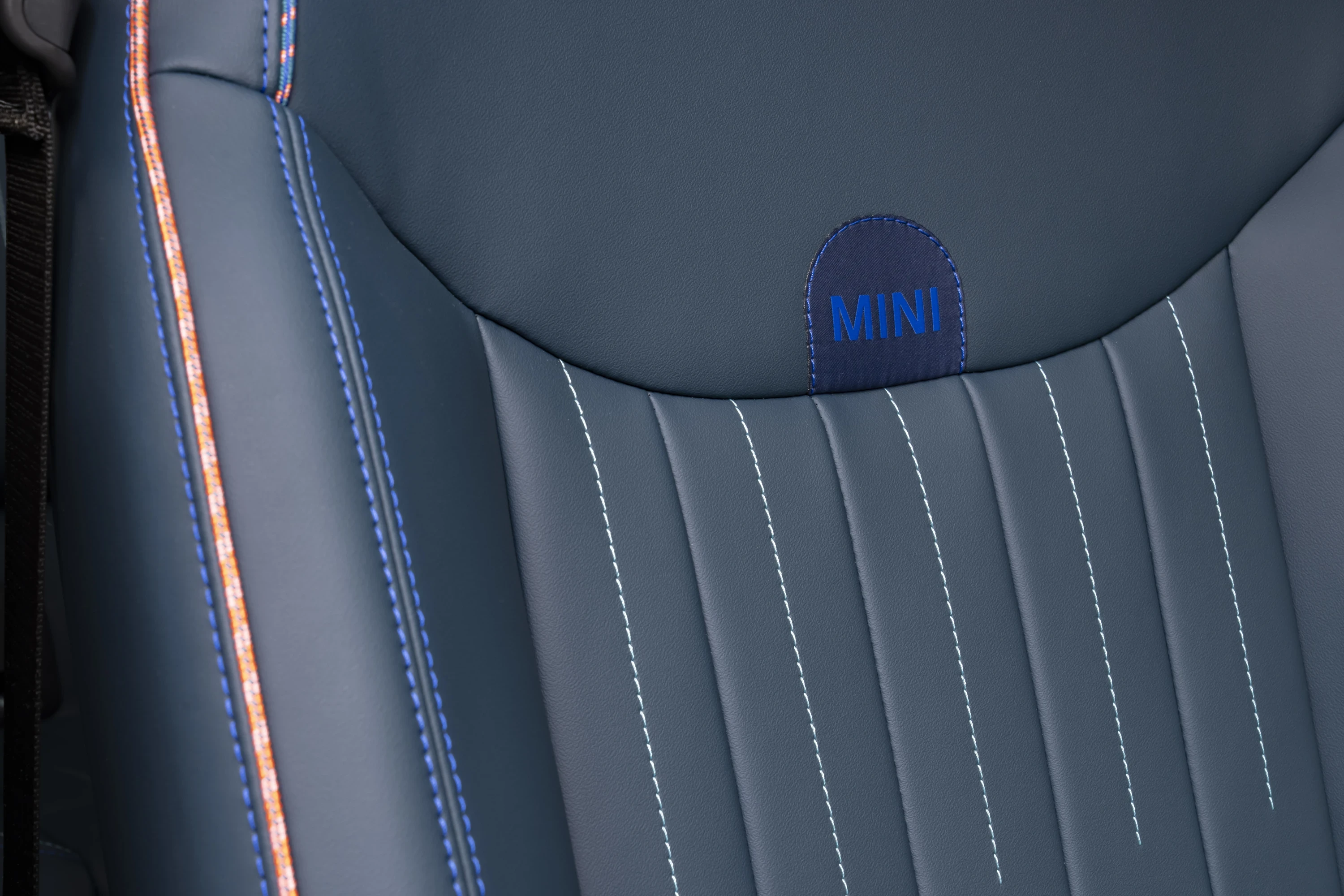 Mini Aceman SE frontseats view