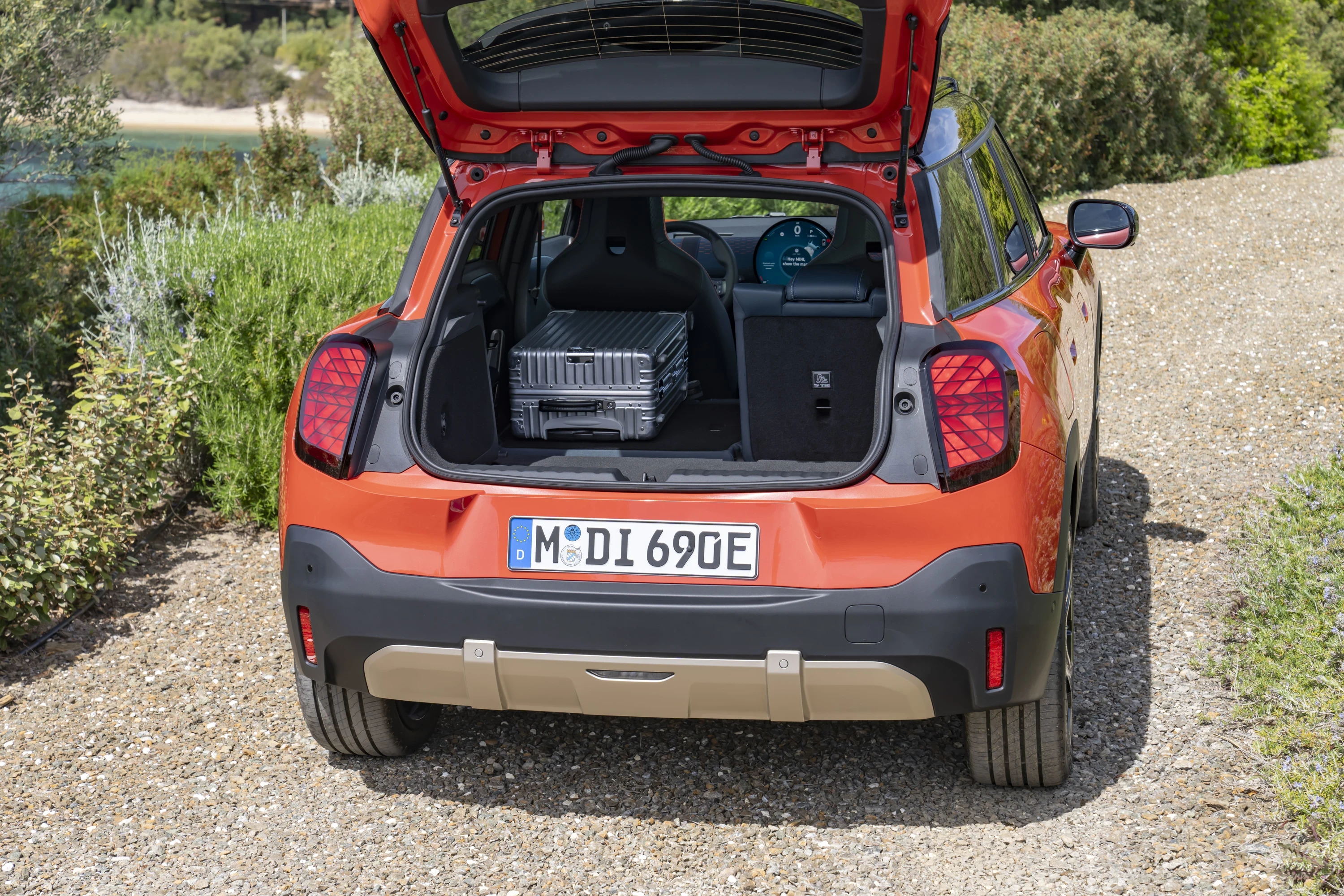 Mini Aceman SE trunk view