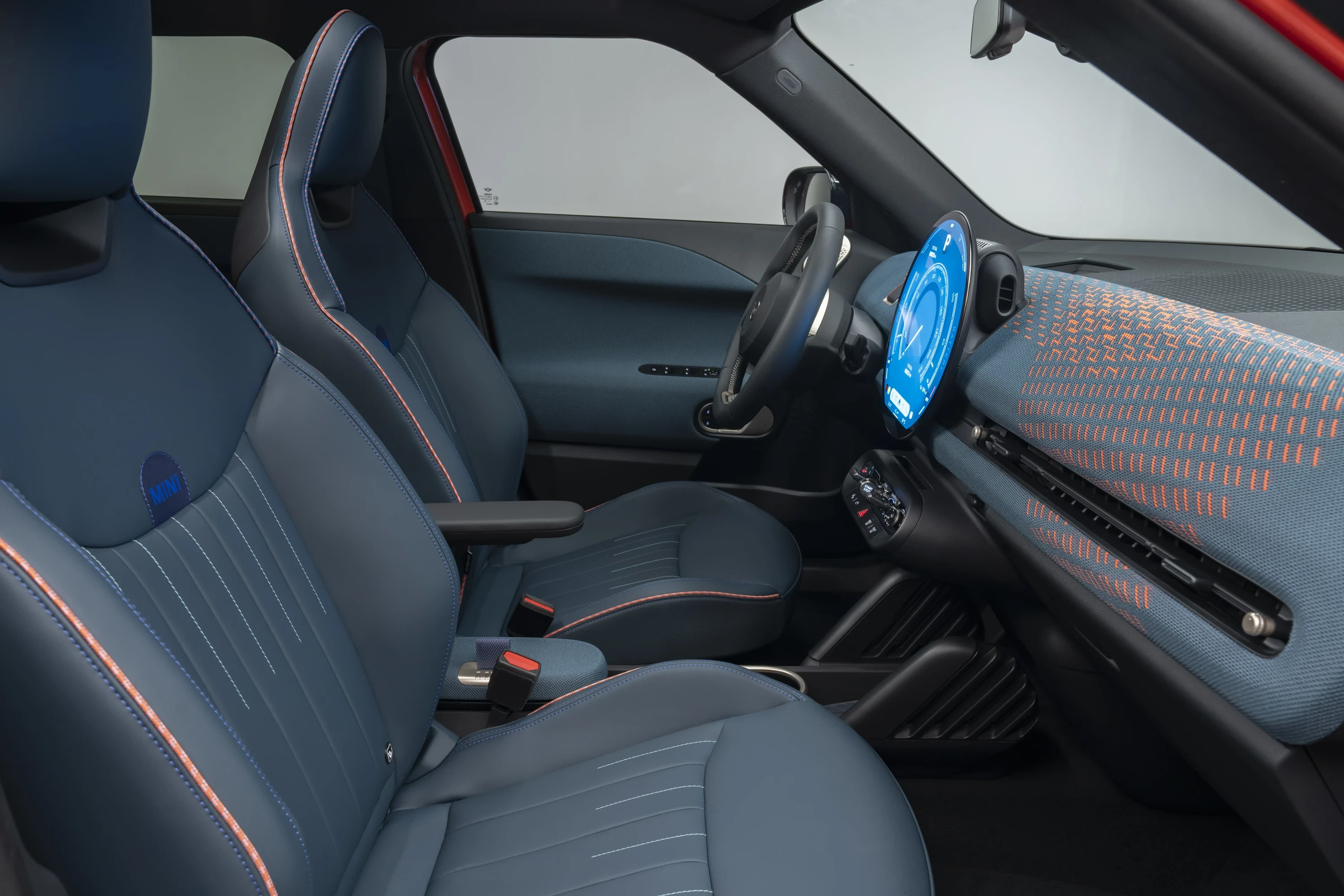 Mini Aceman SE frontseats view