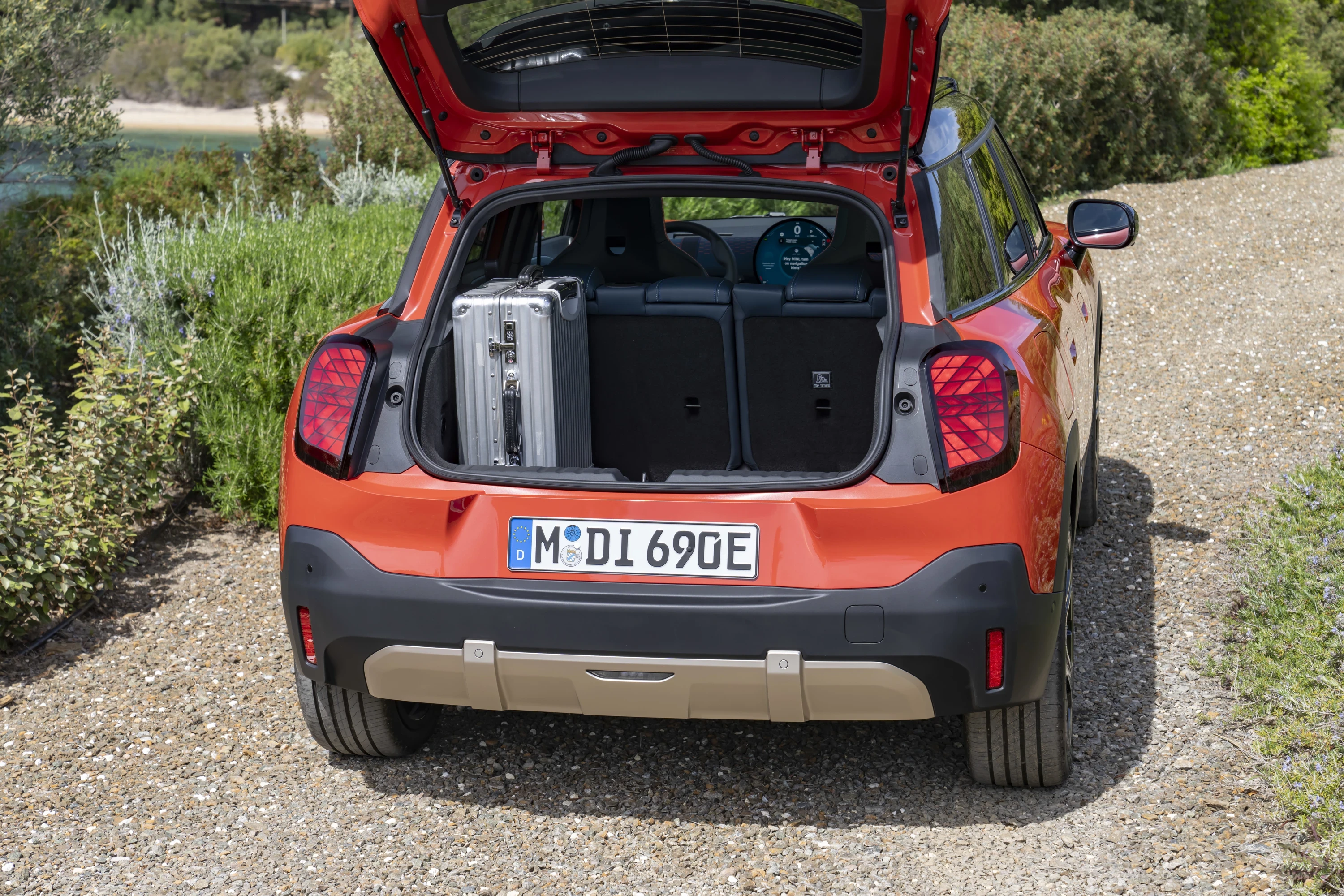 Mini Aceman SE trunk view