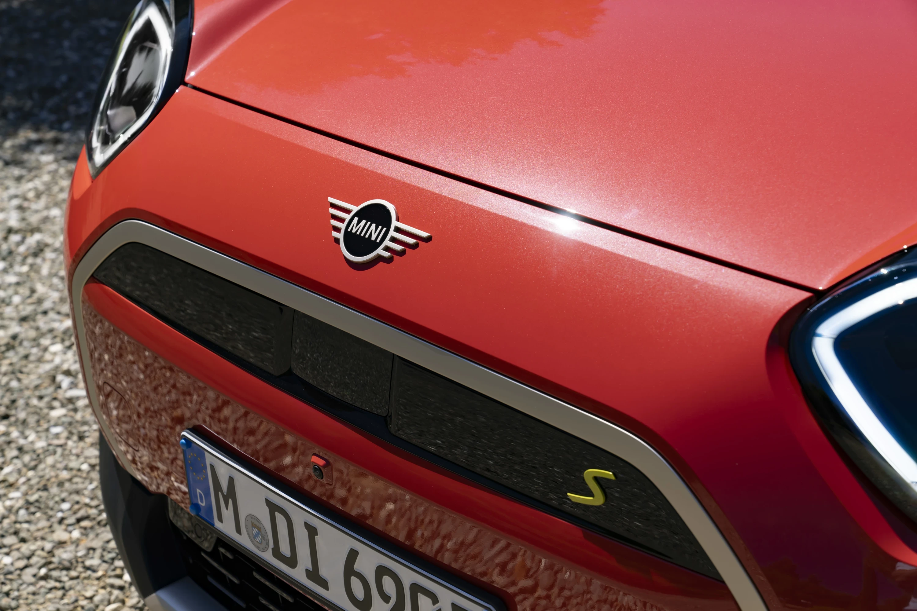 Mini Aceman SE headlights view