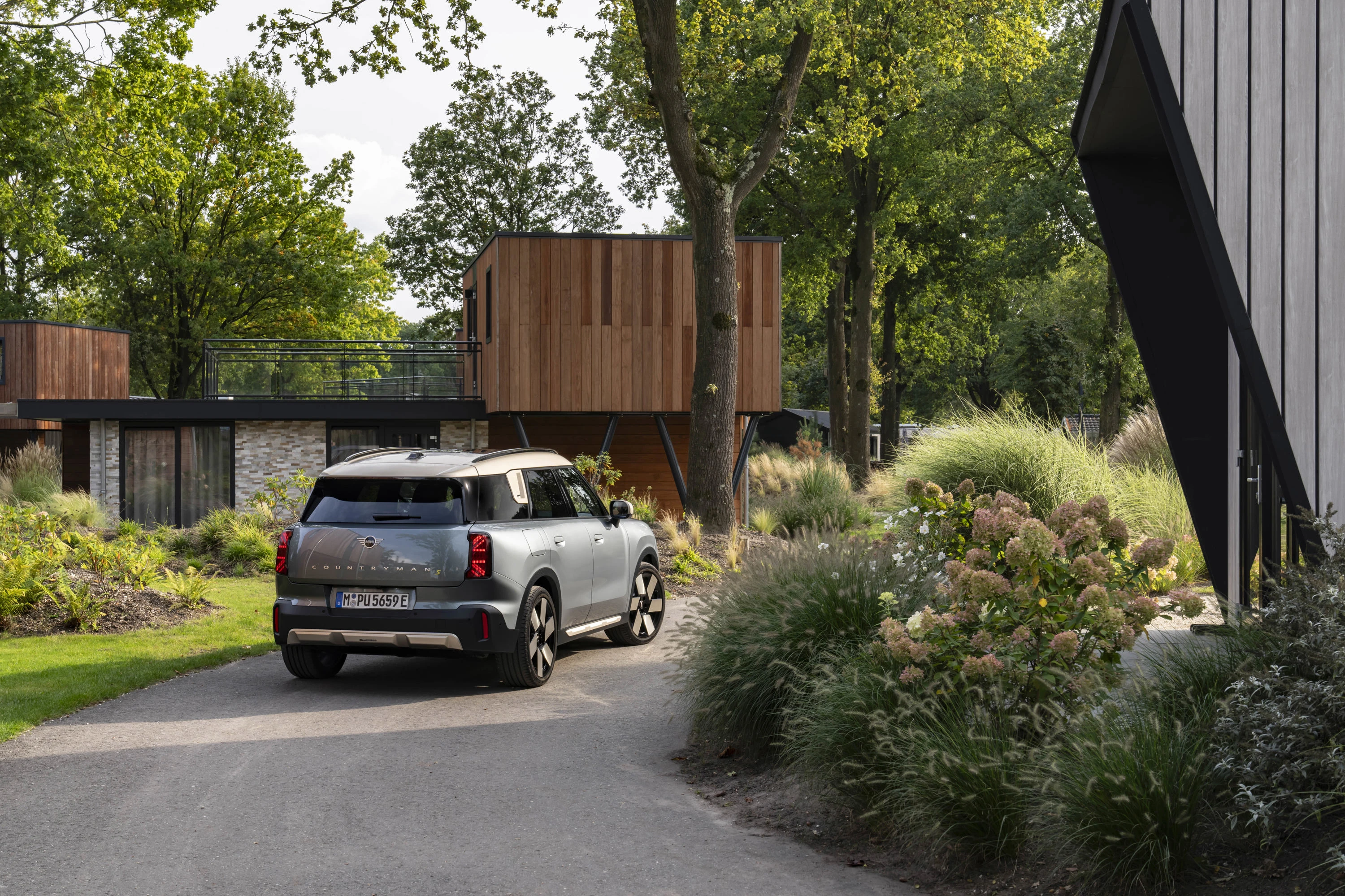 Mini Countryman E exterior view