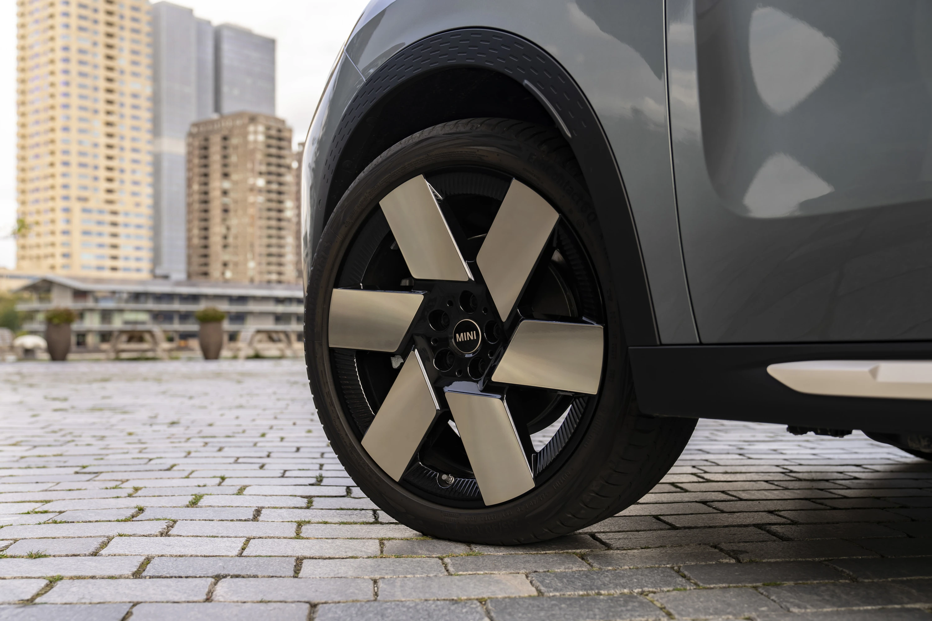 Mini Countryman E wheels view
