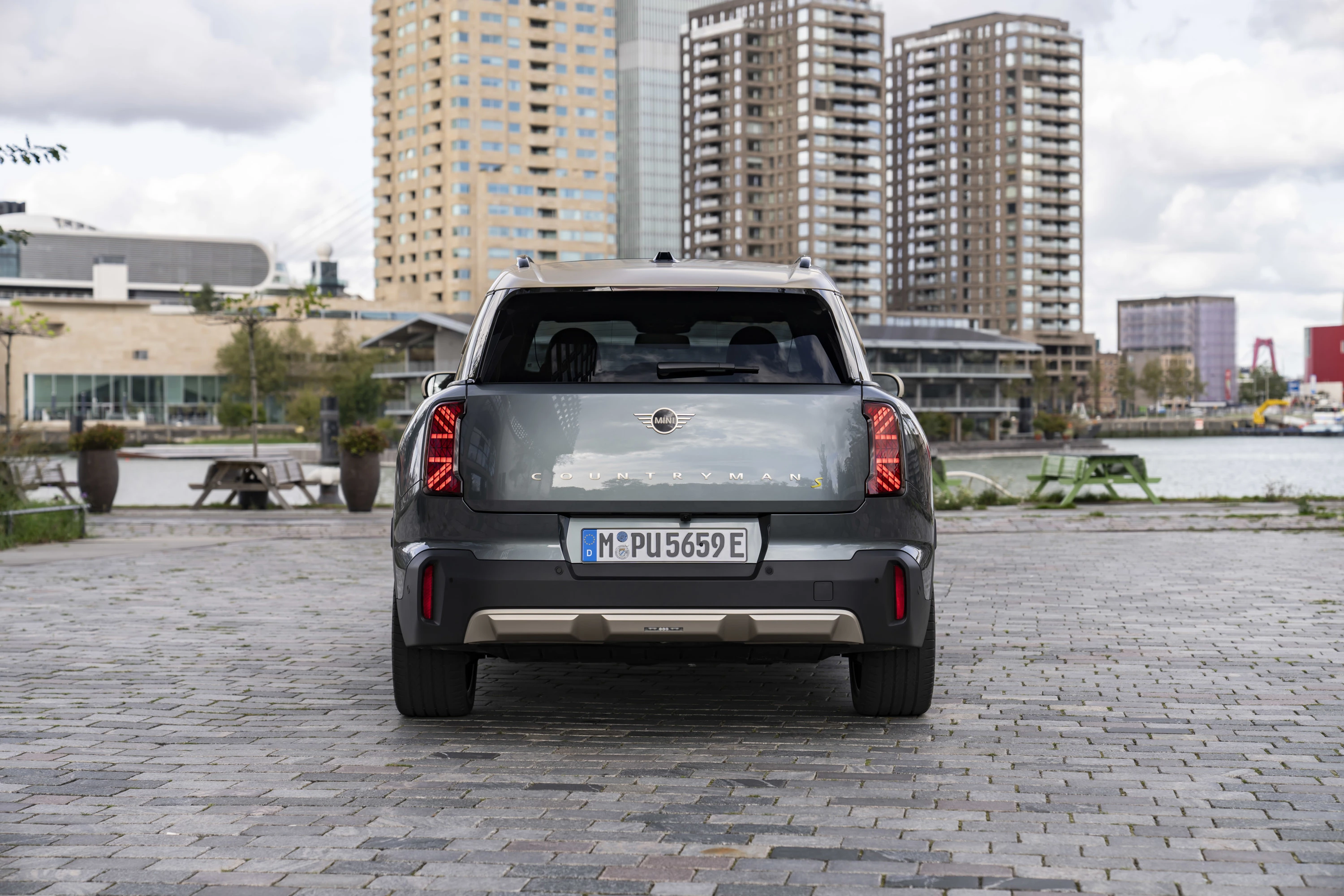 Mini Countryman E rearlights view