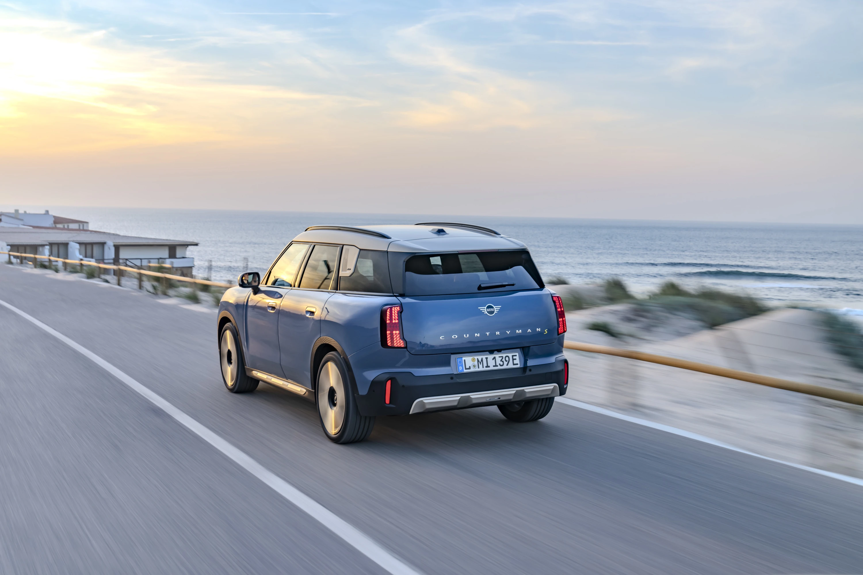 Mini Countryman E dynamic view