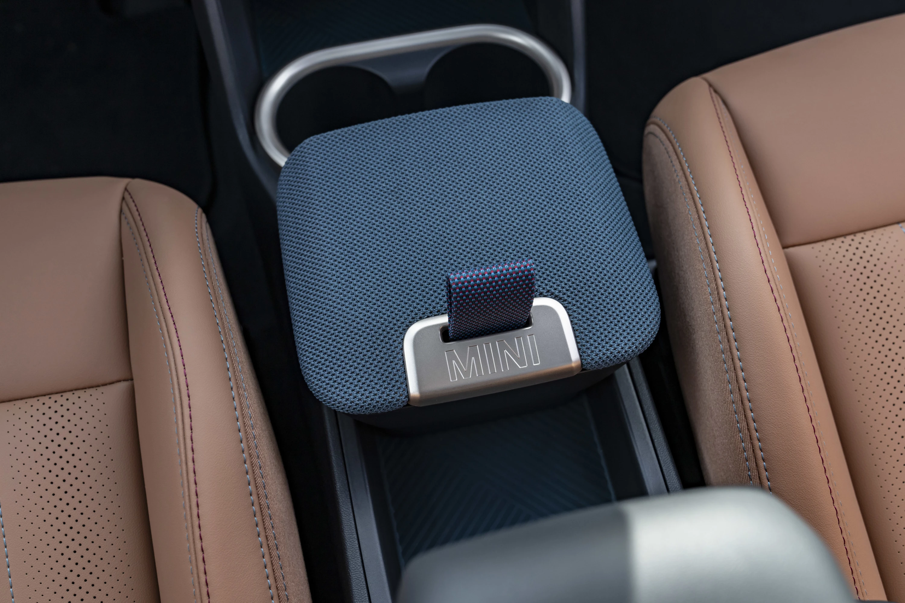 Mini Countryman E details view