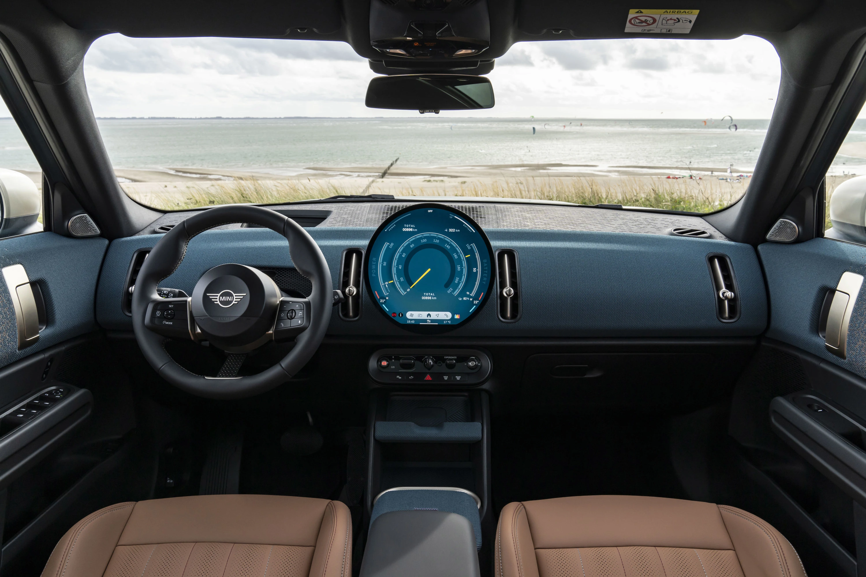 Mini Countryman E interior view