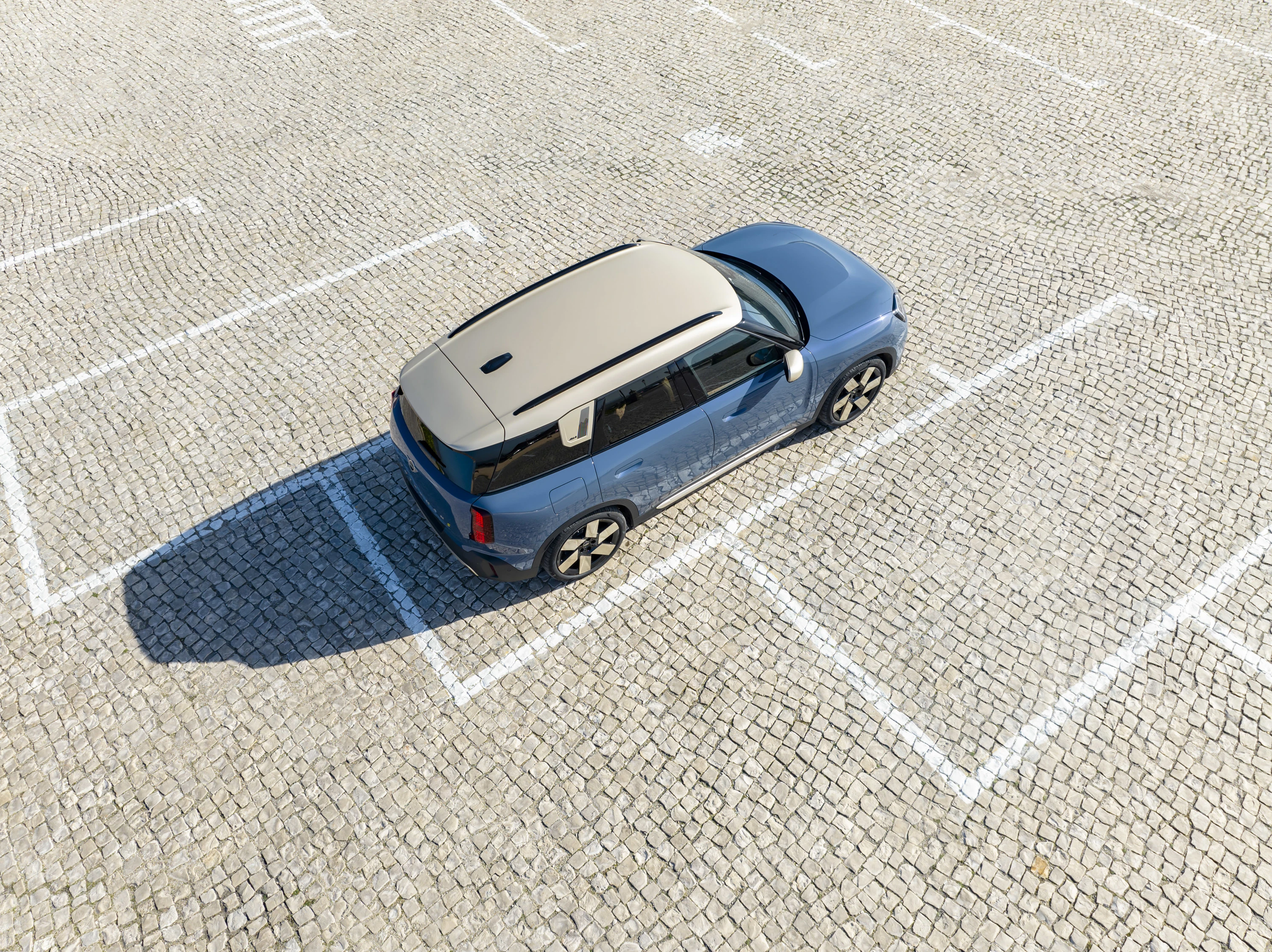Mini Countryman E exterior view