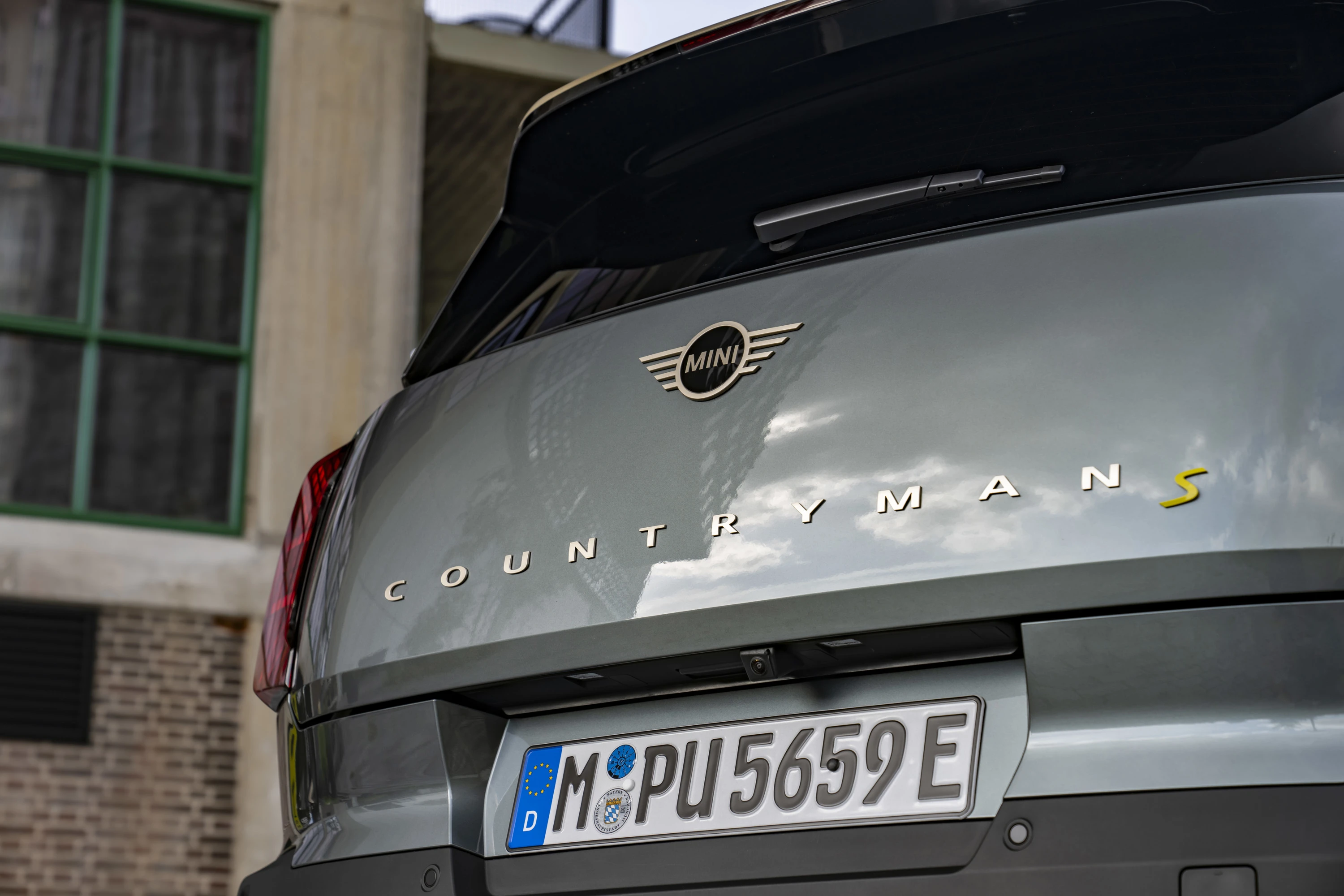 Mini Countryman E details view