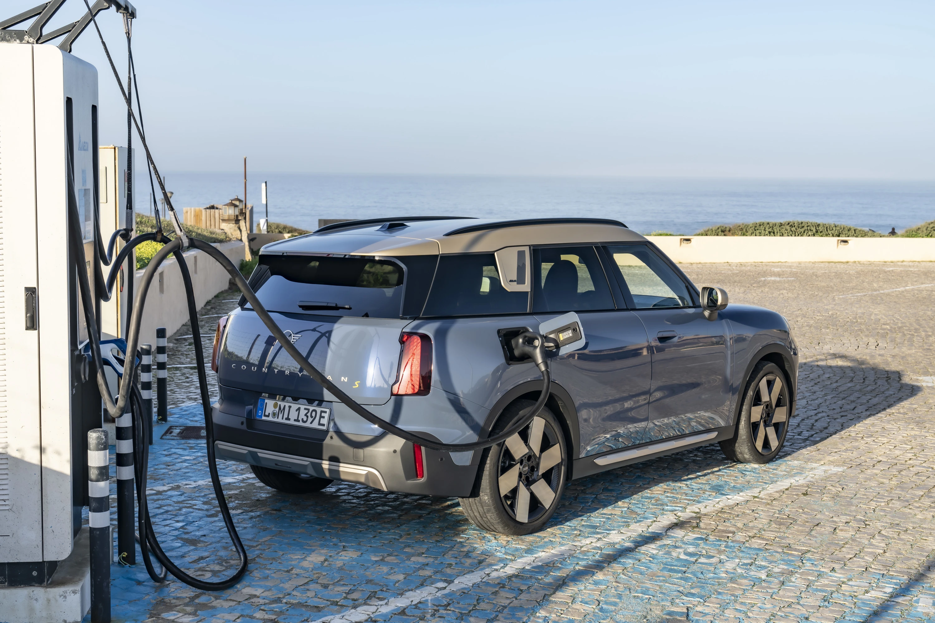 Mini Countryman SE ALL4 charging view