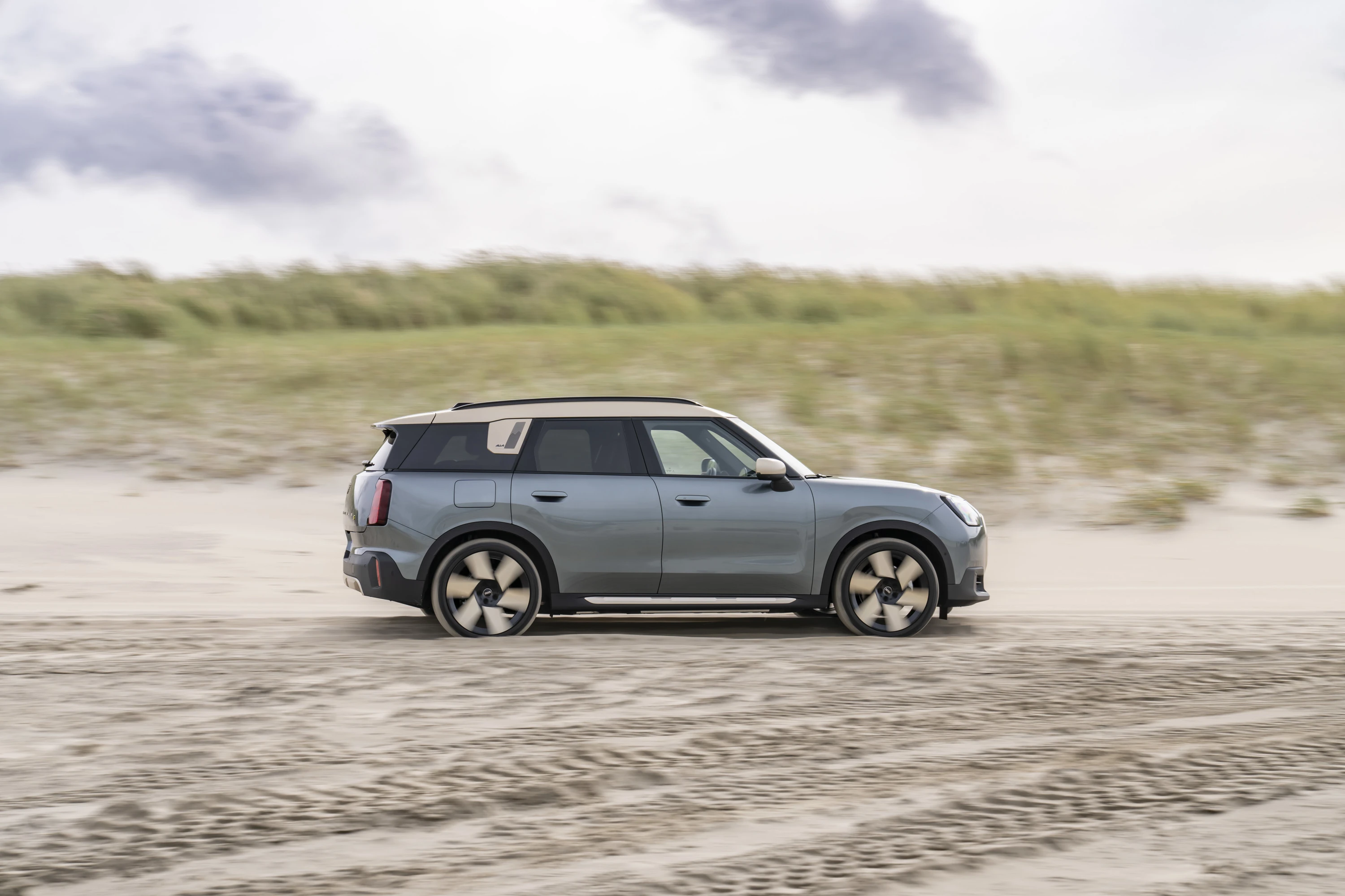 Mini Countryman SE ALL4 dynamic view
