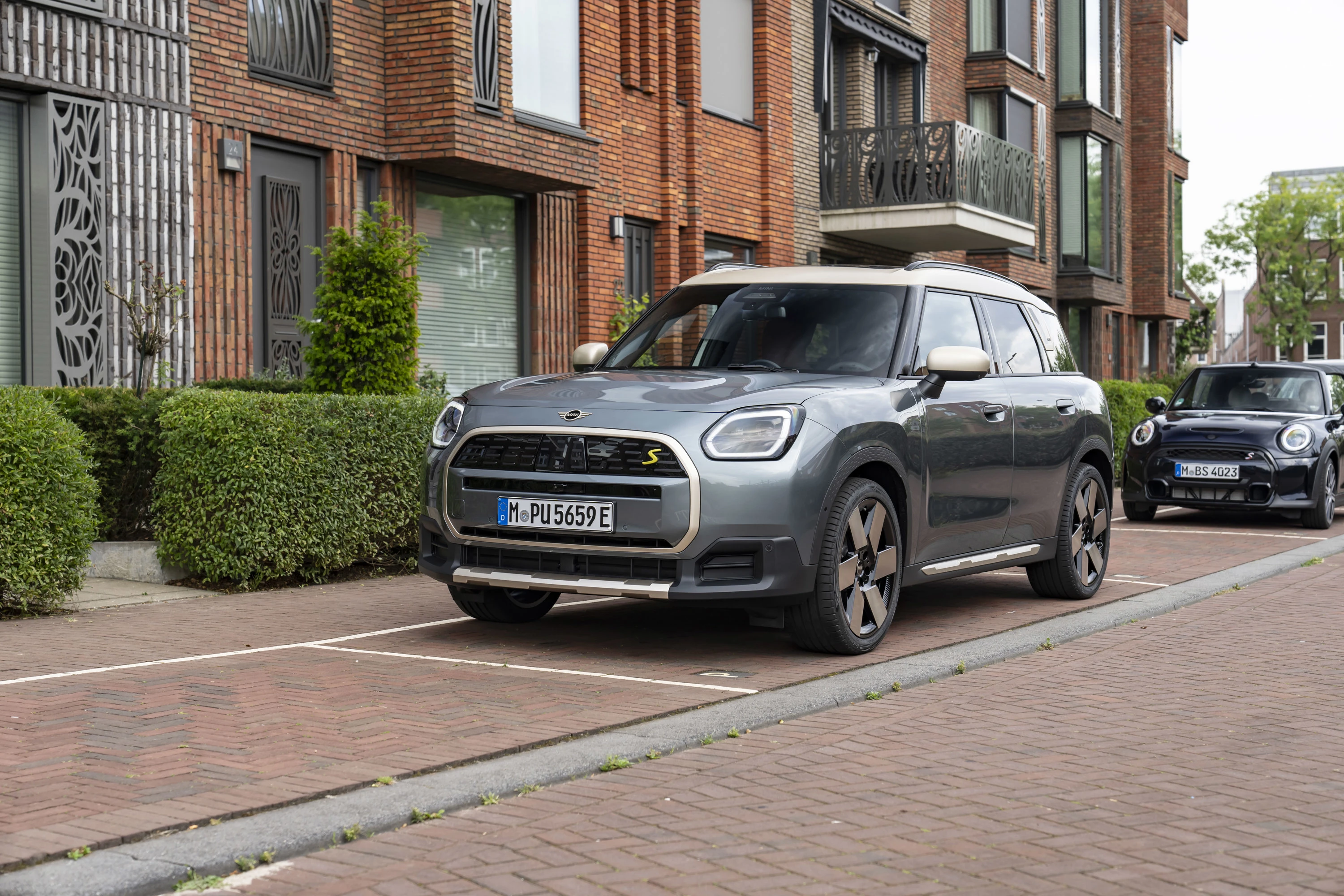 Mini Countryman SE ALL4 exterior view