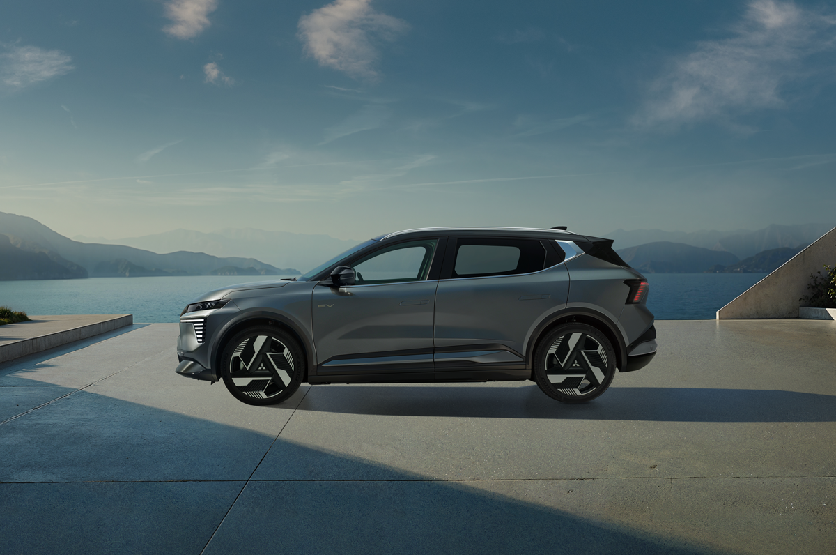 Mitsubishi Eclipse Cross 87 kWh Long Range exterior view