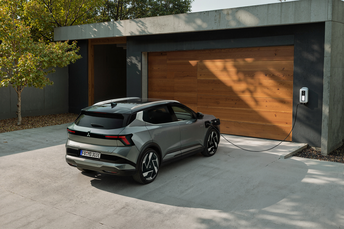 Mitsubishi Eclipse Cross 87 kWh Long Range exterior view