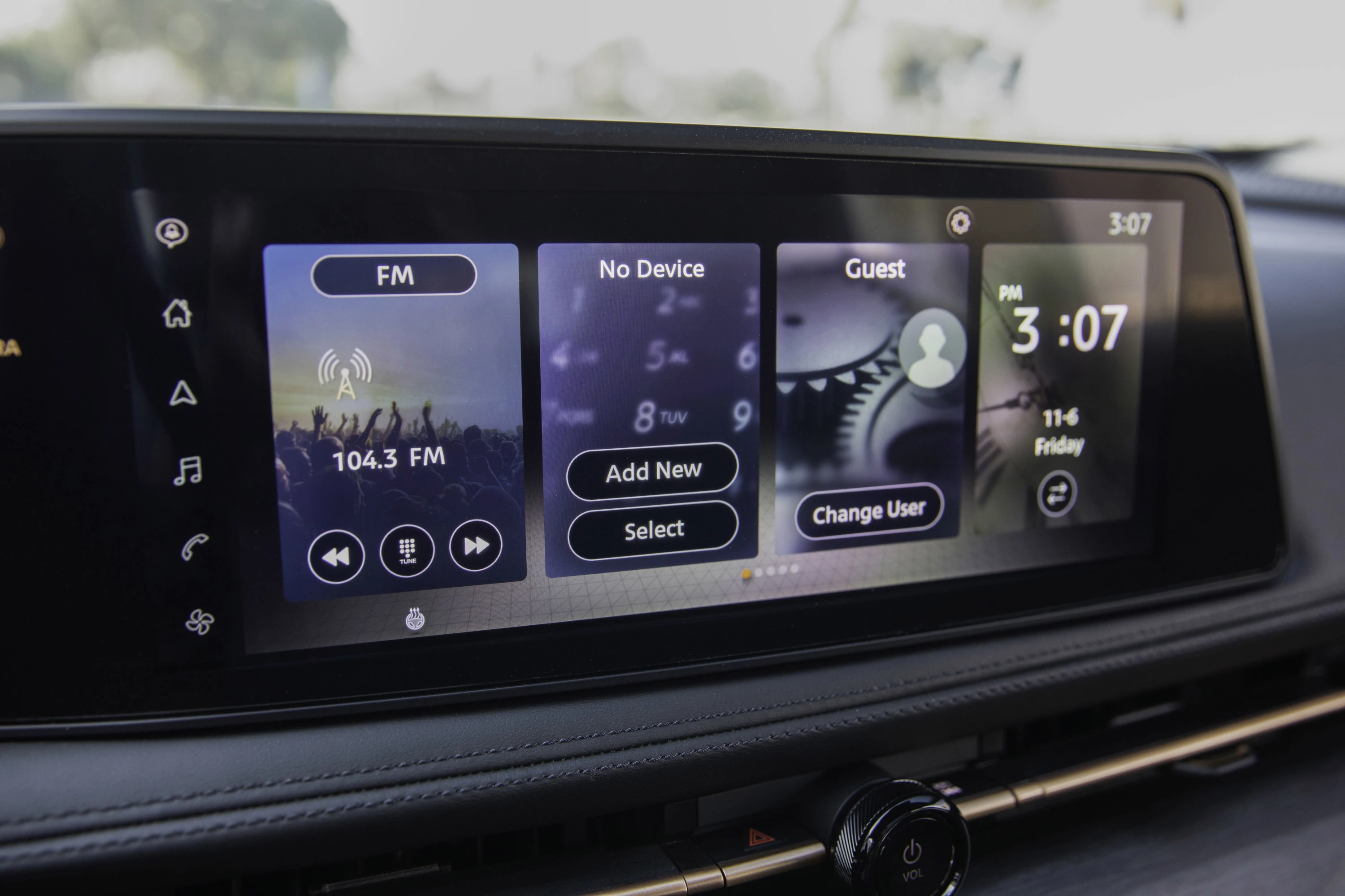 Nissan Ariya 87kWh e-4ORCE+ screens view
