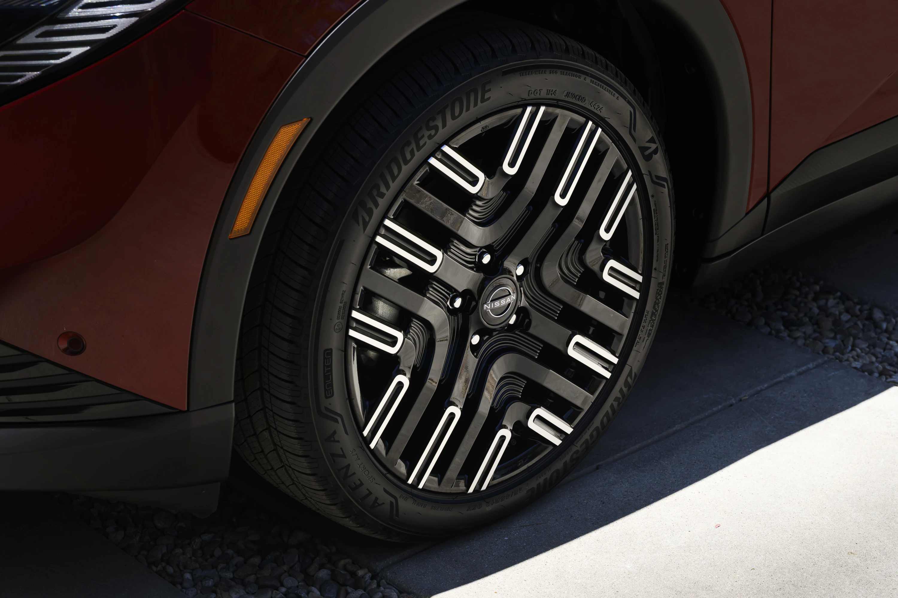 Nissan Leaf Standard Range wheels view