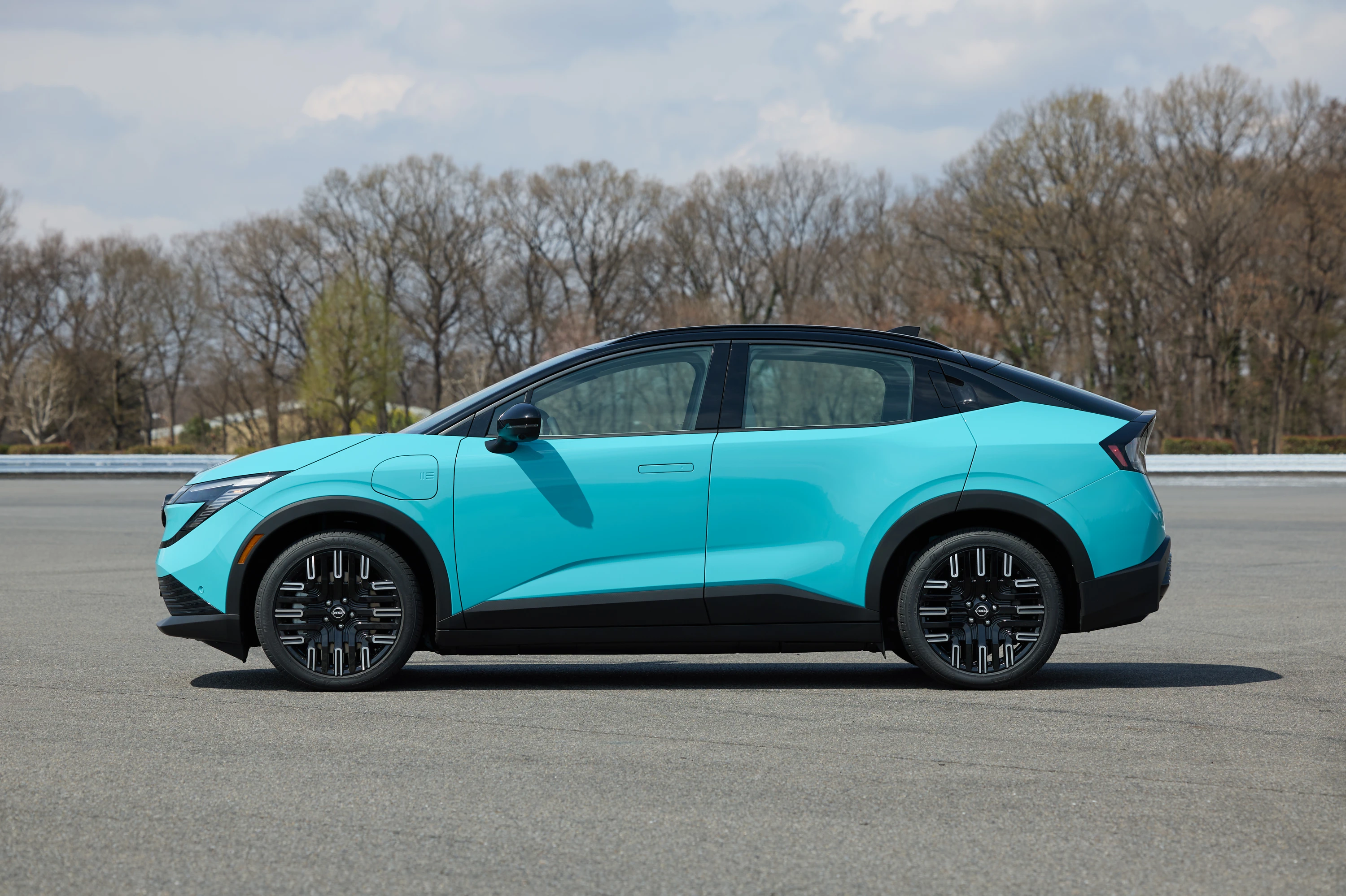 Nissan Leaf Standard Range exterior view