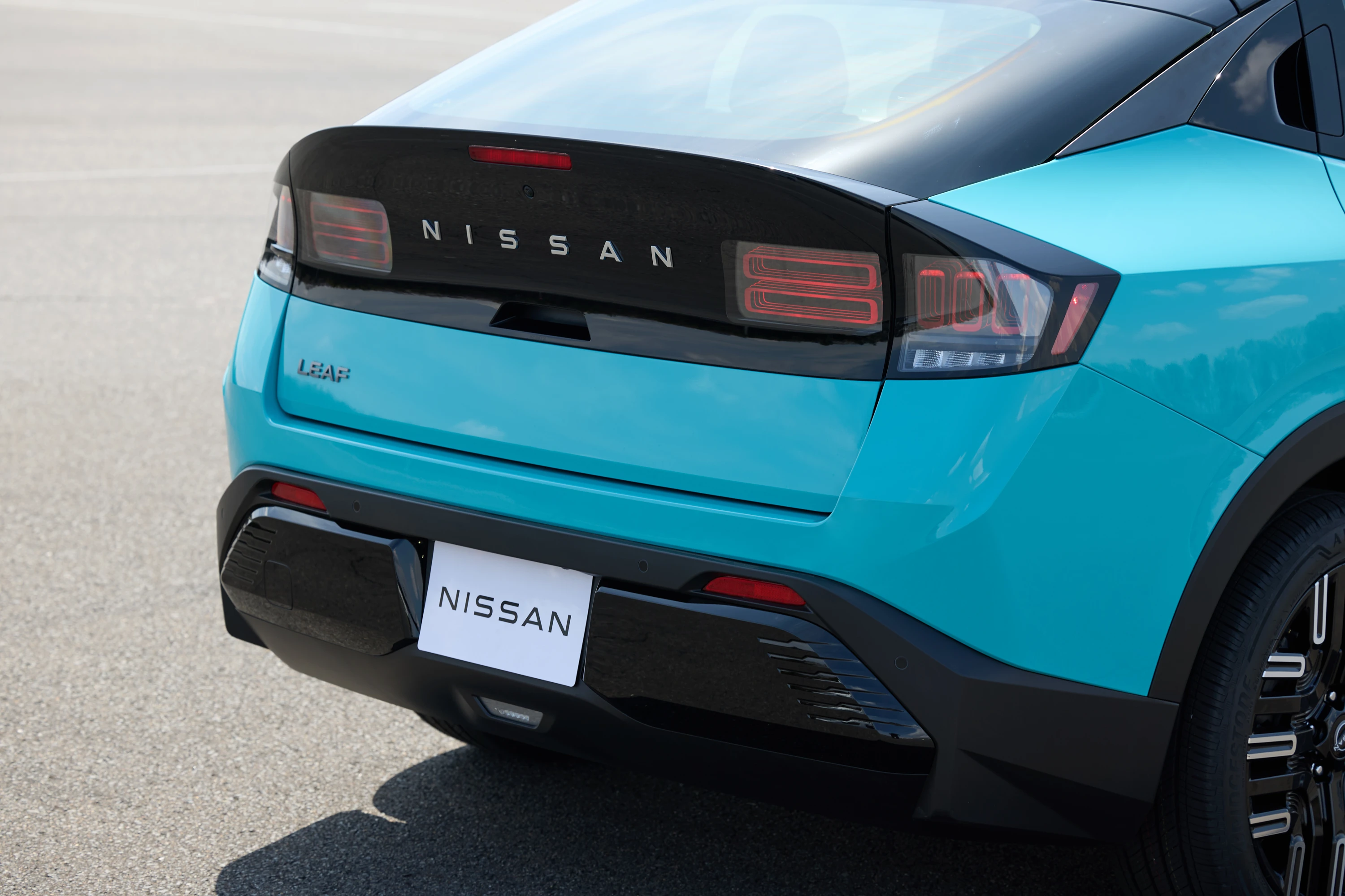 Nissan Leaf Standard Range exterior view