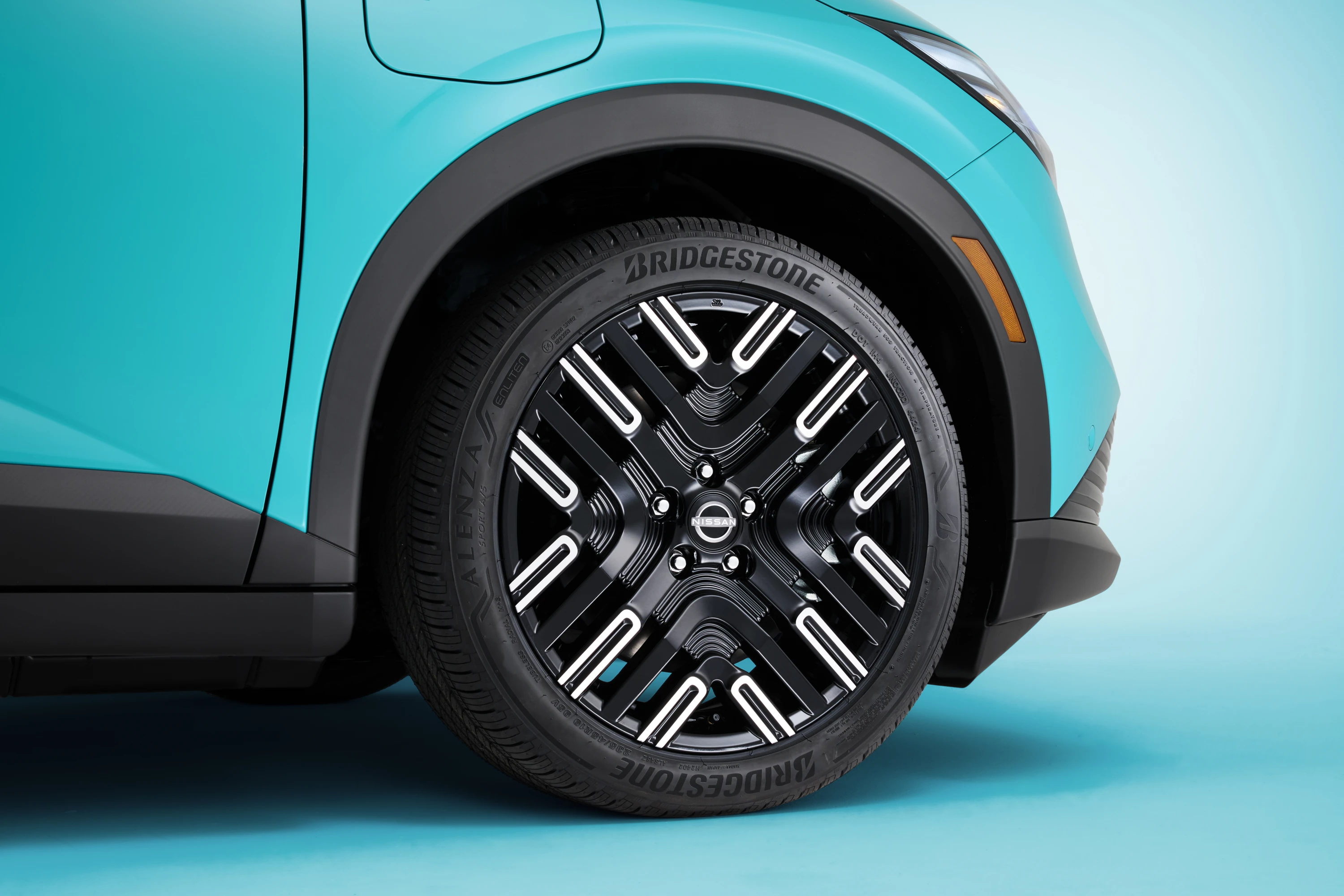Nissan Leaf Standard Range wheels view