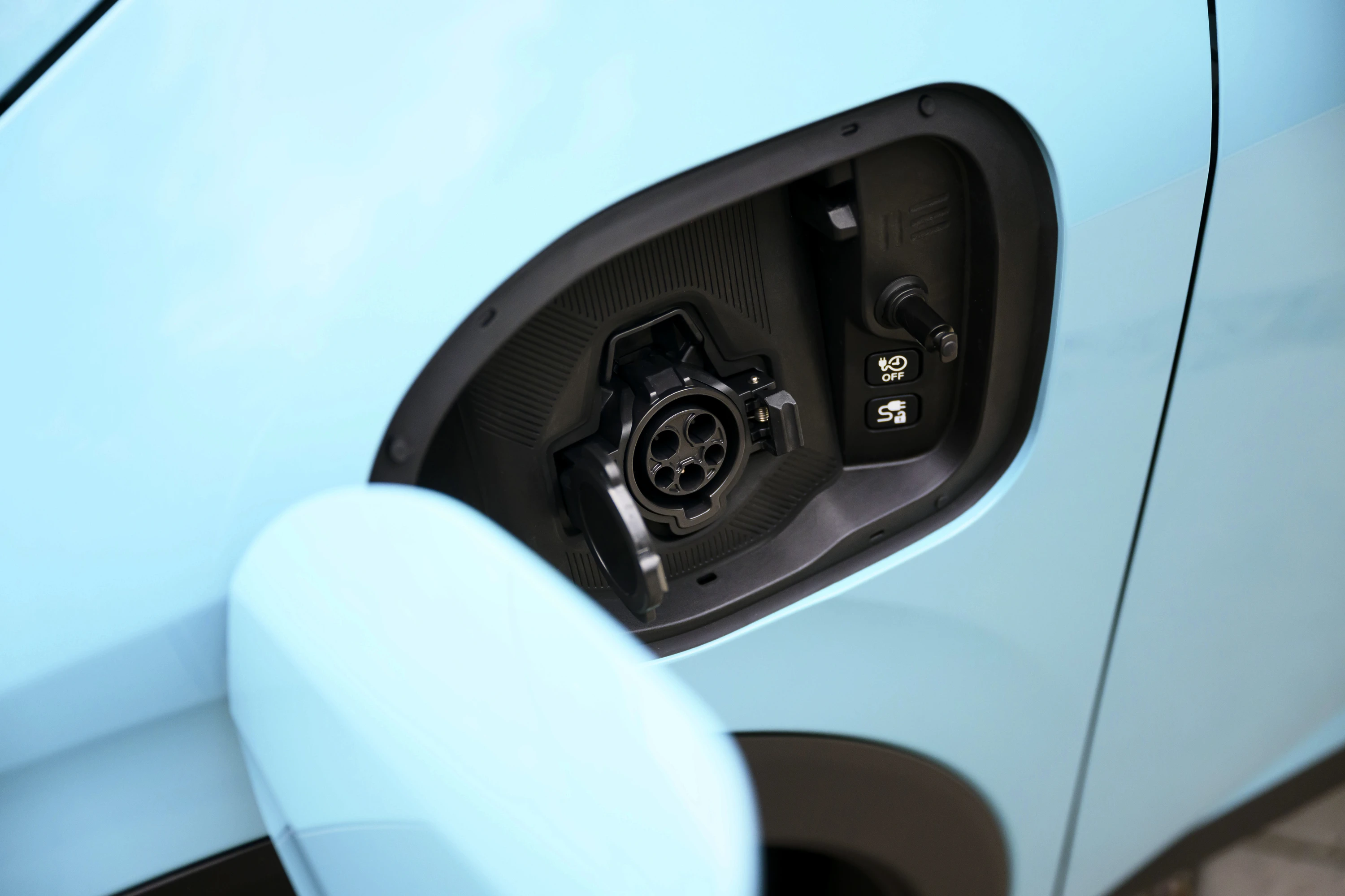 Nissan Leaf Standard Range chargport view