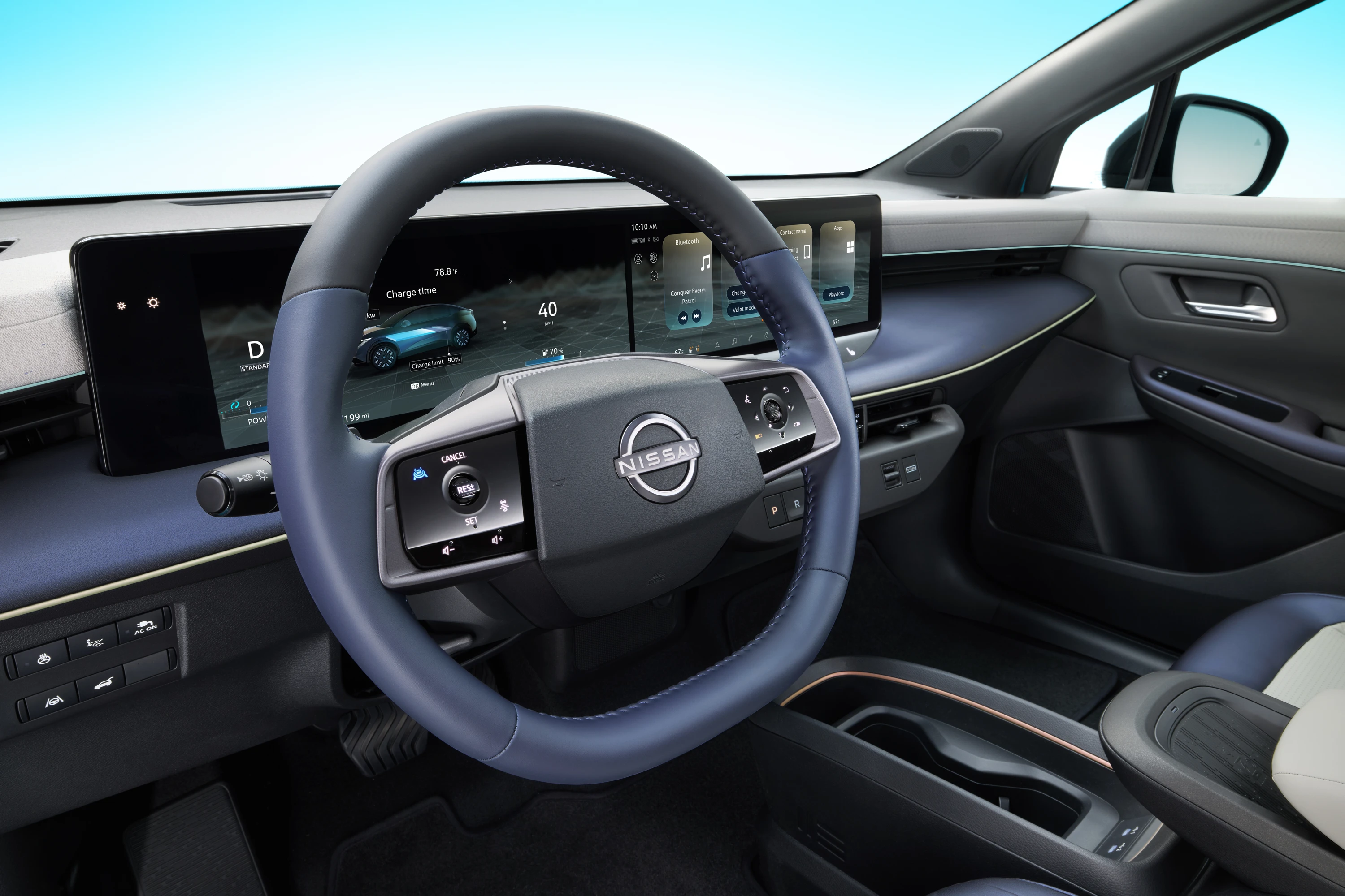 Nissan Leaf Standard Range screens view