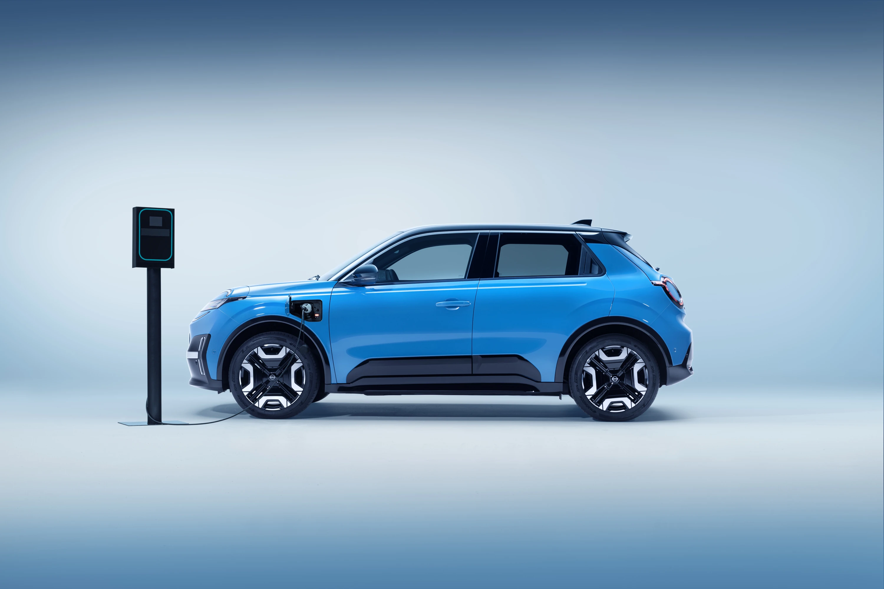 Nissan Micra 40kWh charging view