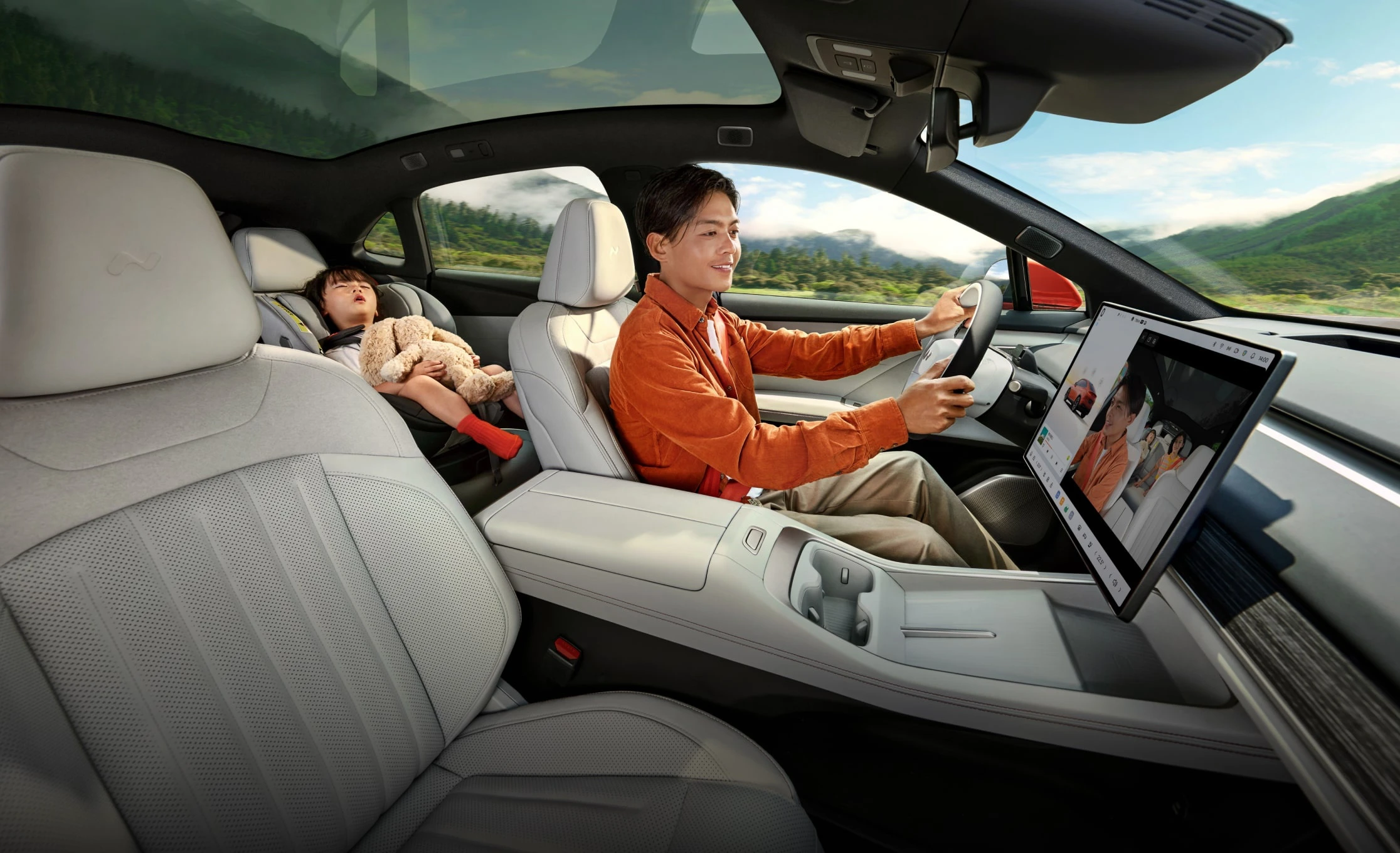 Onvo L60 AWD frontseats view