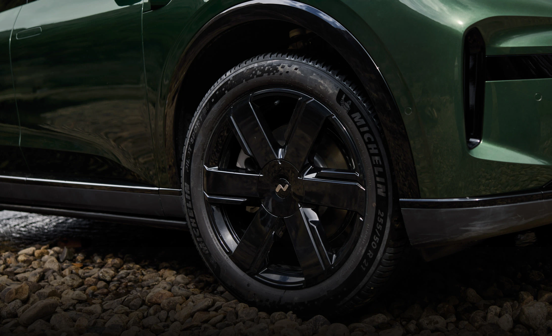 Onvo L80 AWD 85 kWh wheels view