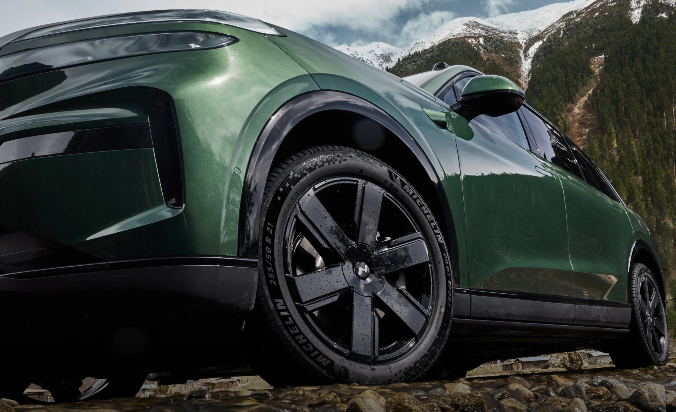 Onvo L80 RWD 85 kWh wheels view