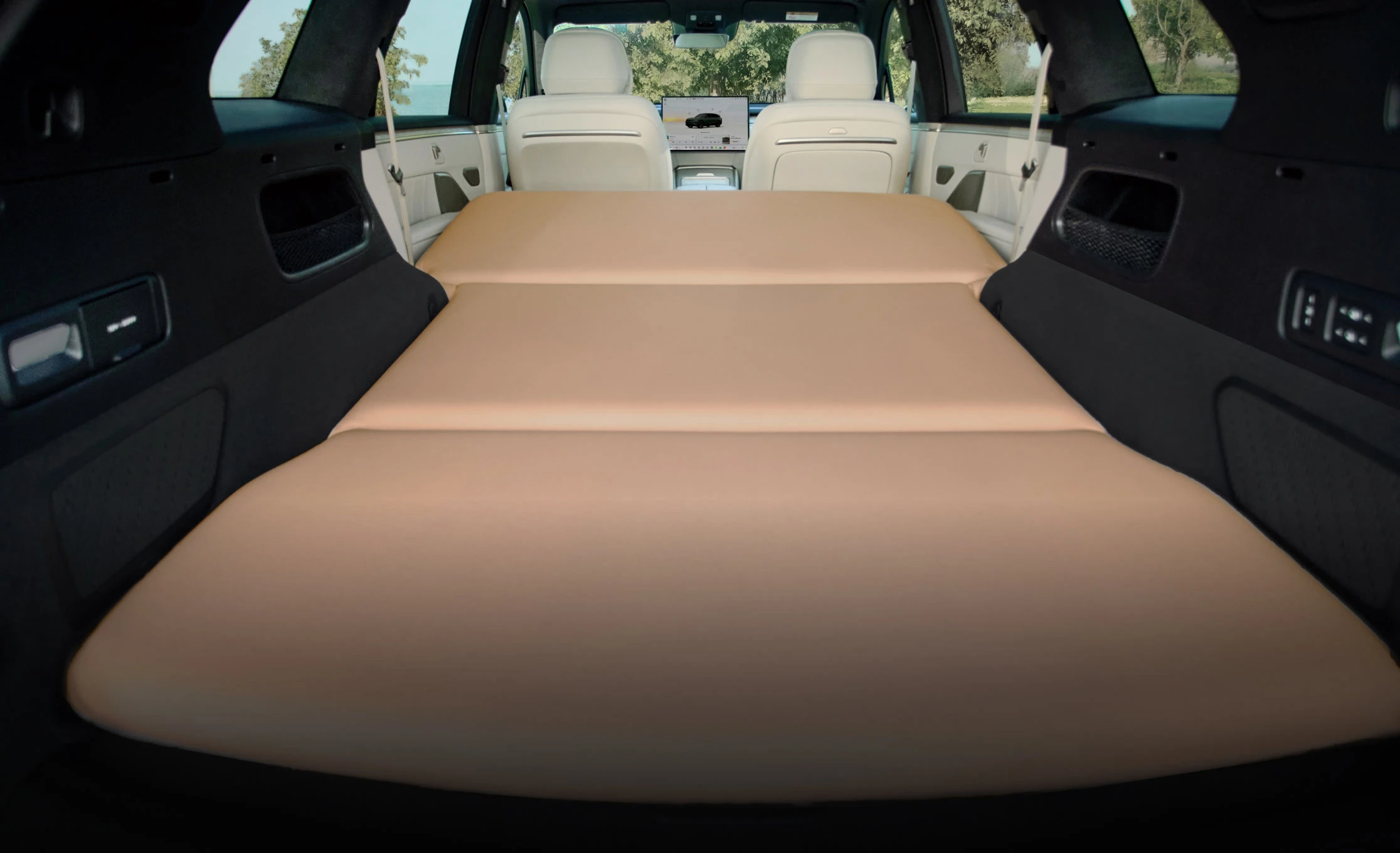Onvo L80 RWD 85 kWh trunk view
