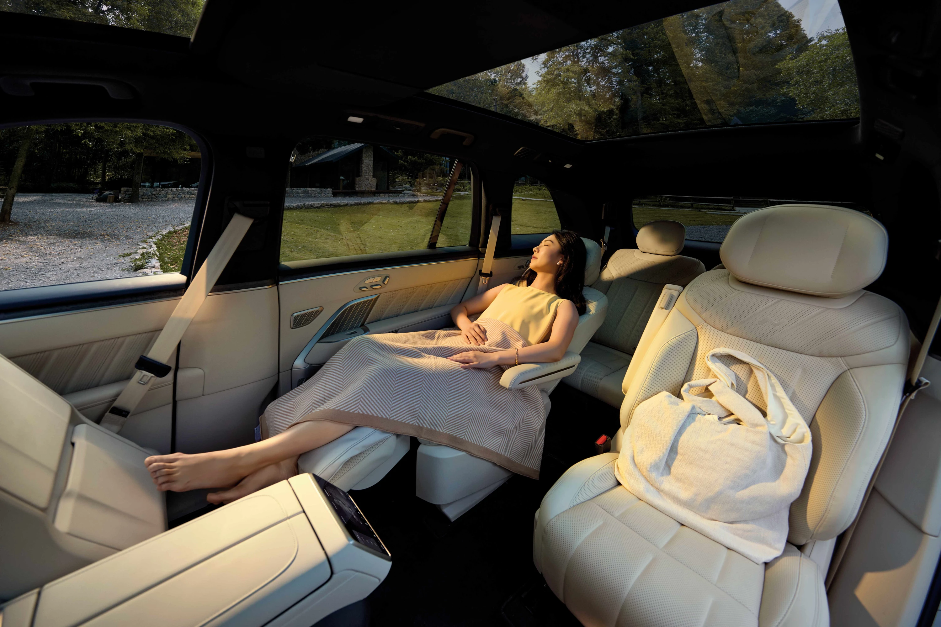 ONVO L90 RWD secondrowseats view