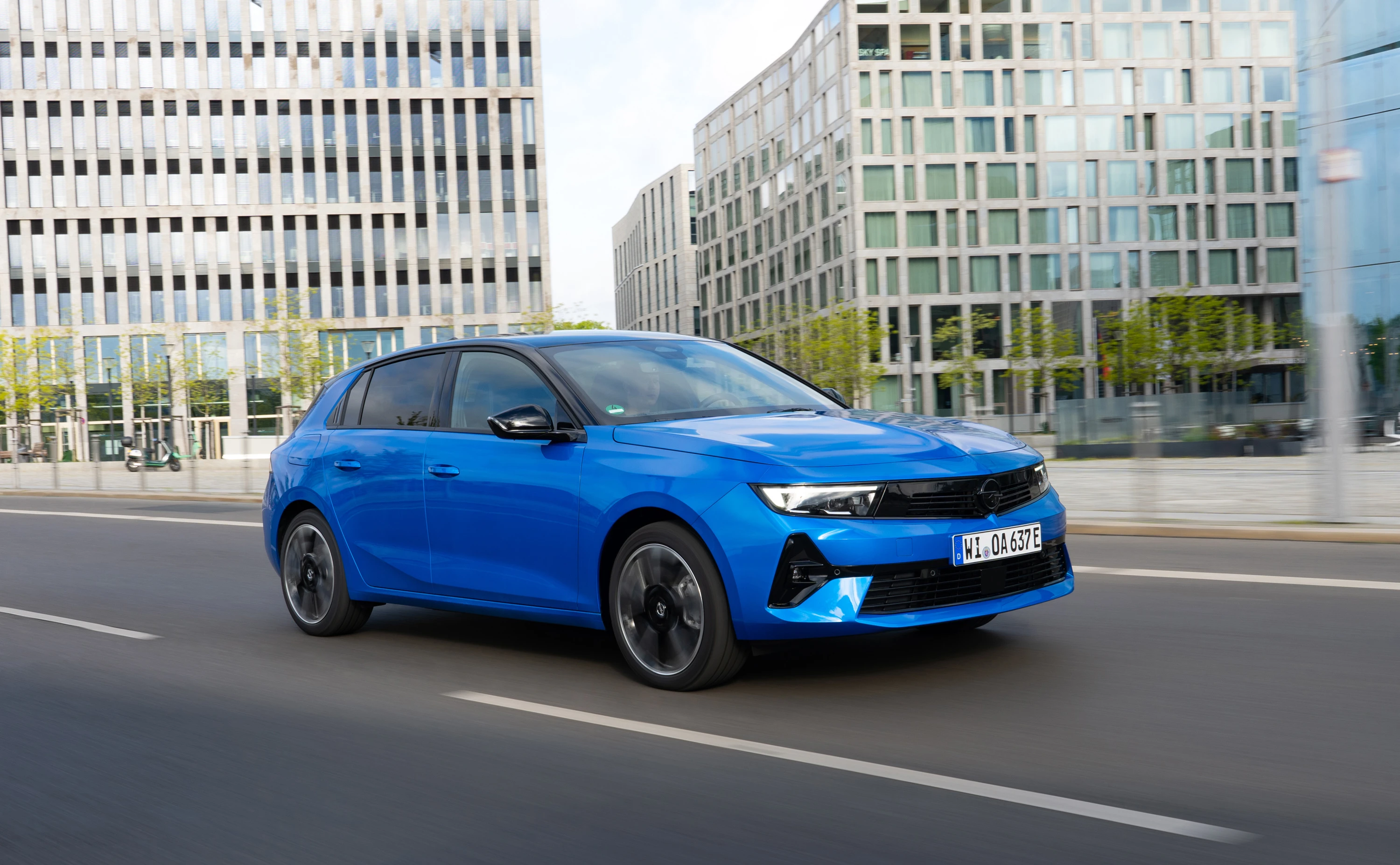 Opel Astra Electric exterior view