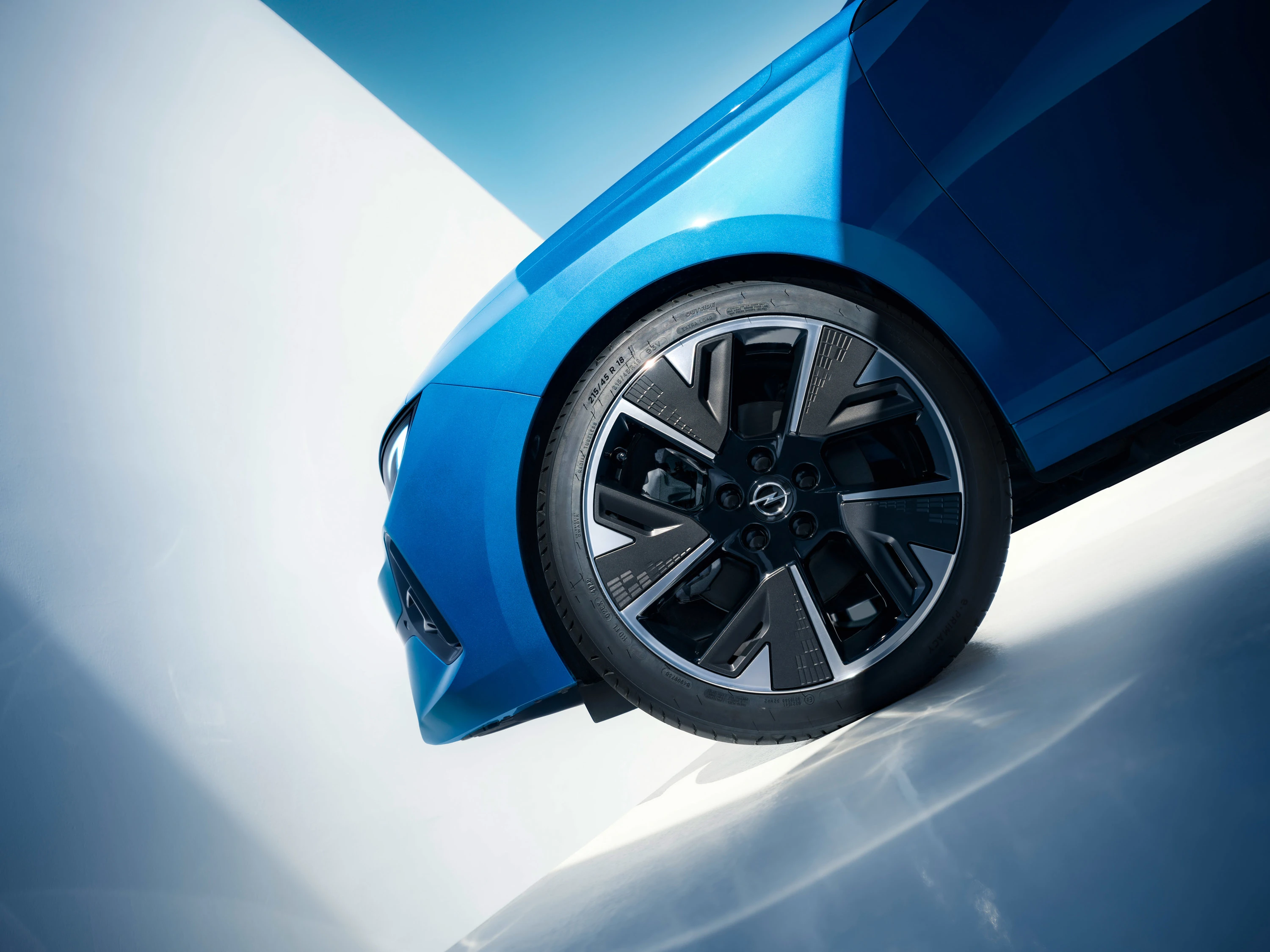 Opel Astra Electric wheels view