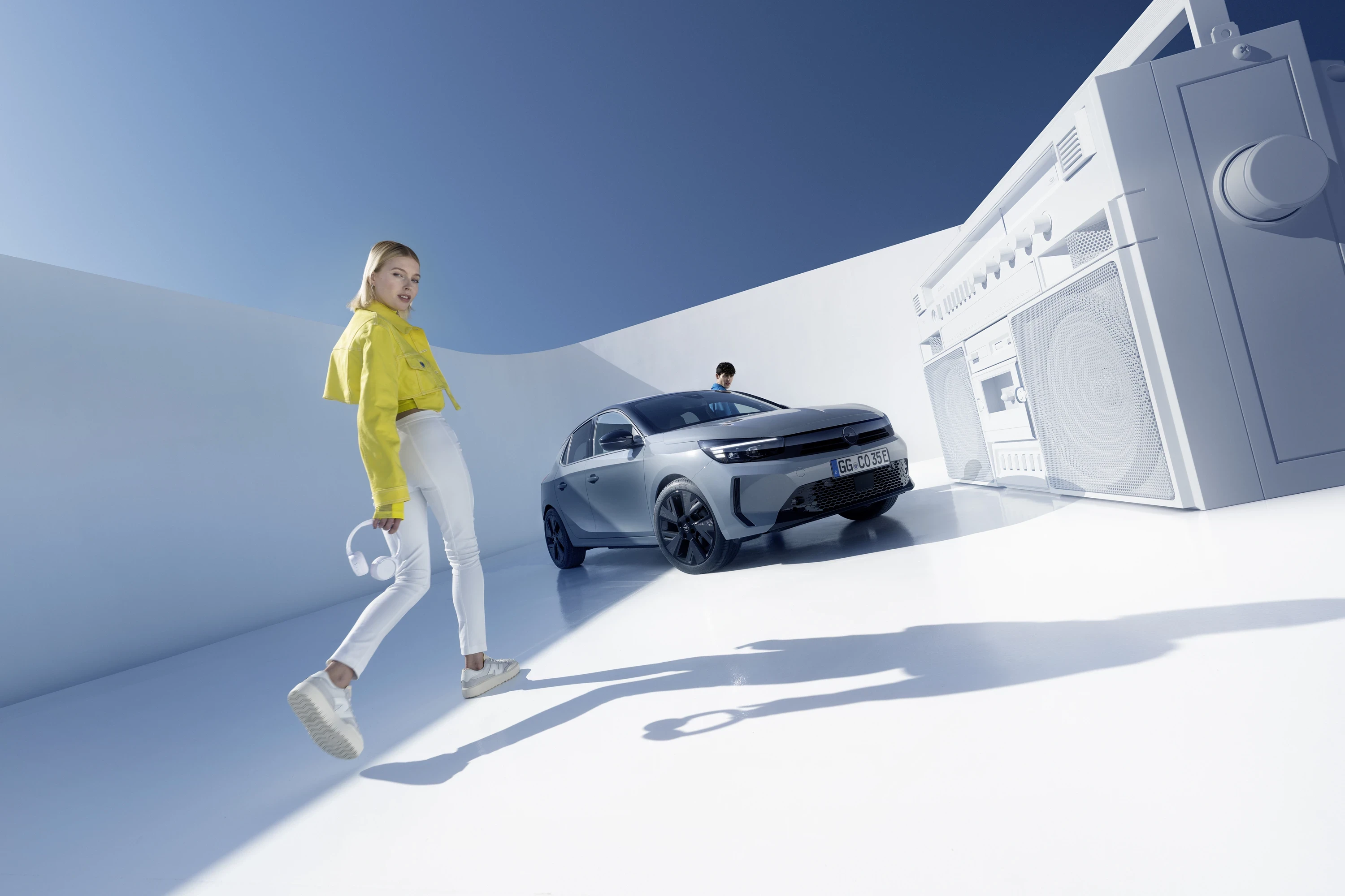 Opel Corsa Electric 50 kWh lifestyle view