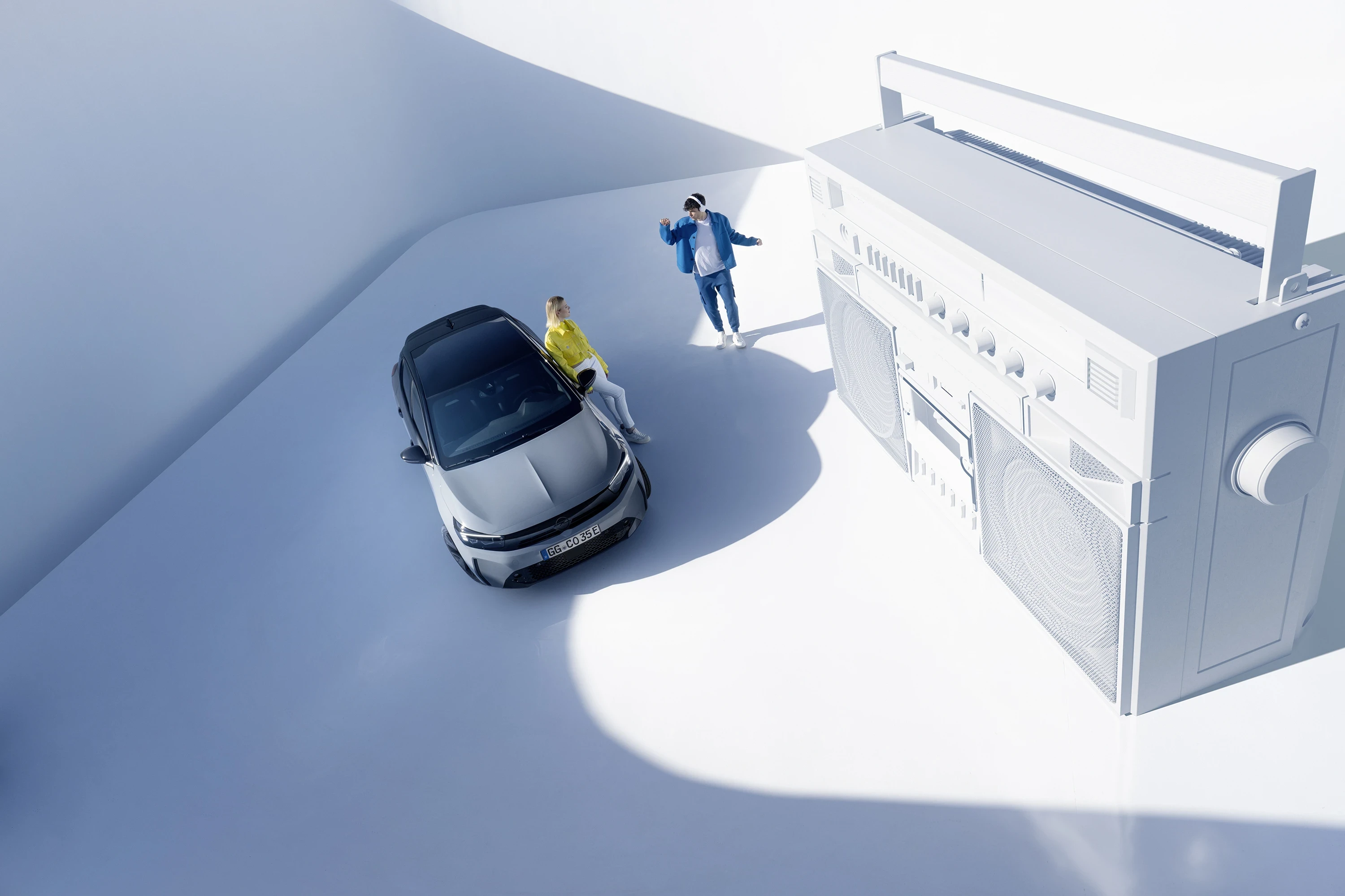 Opel Corsa Electric 50 kWh lifestyle view