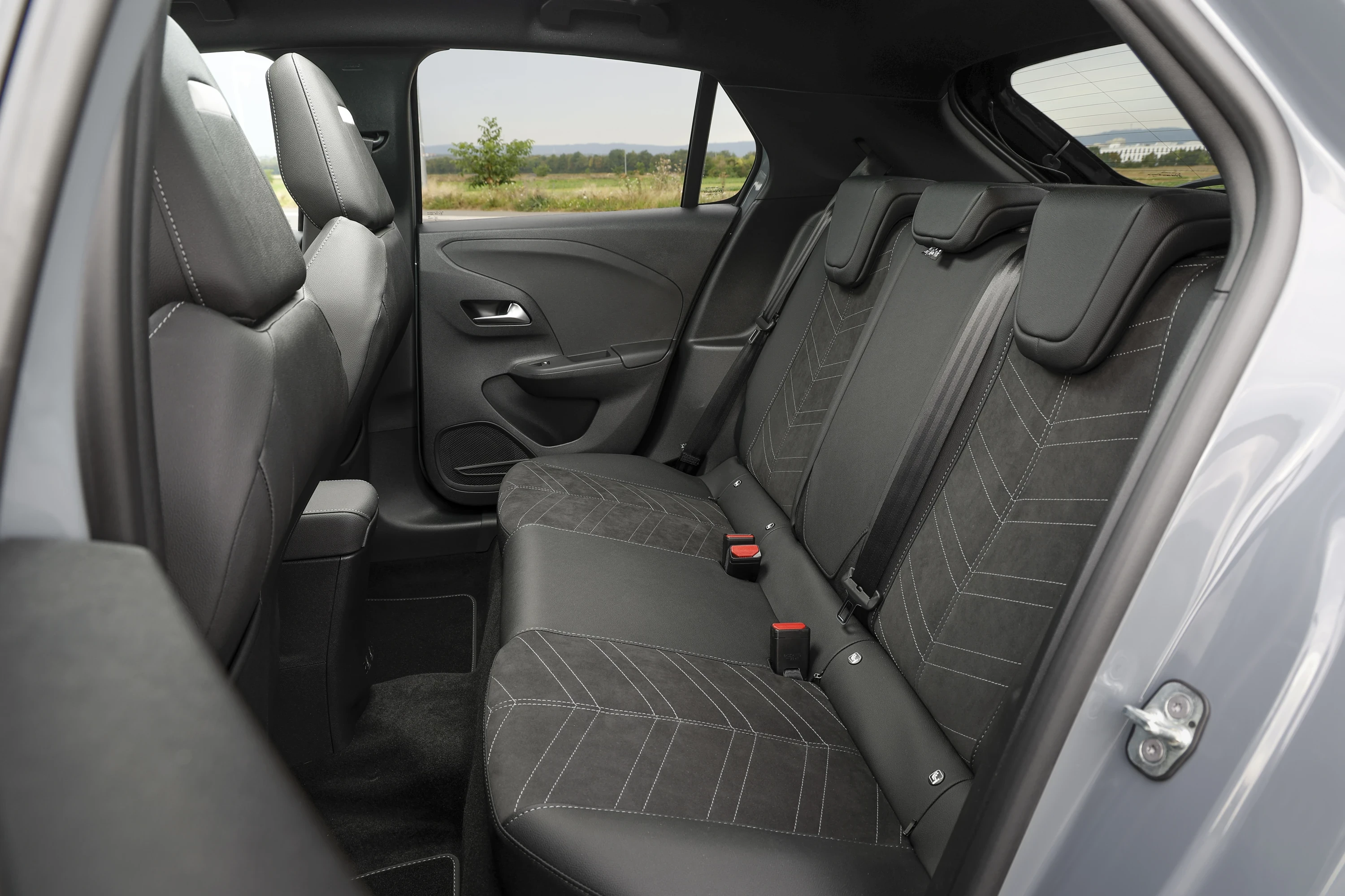 Opel Corsa Electric 50 kWh secondrowseats view