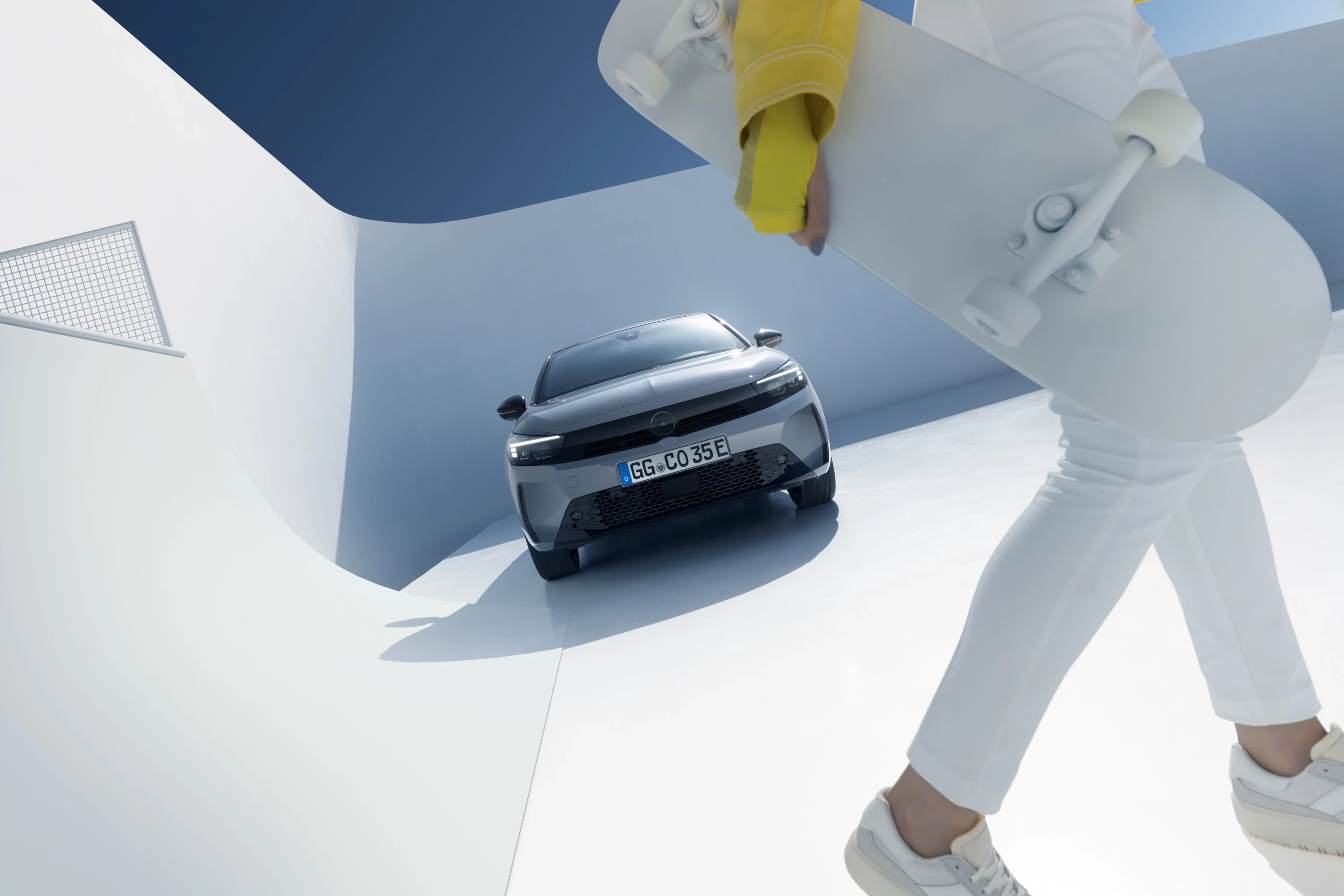 Opel Corsa Electric 50 kWh lifestyle view