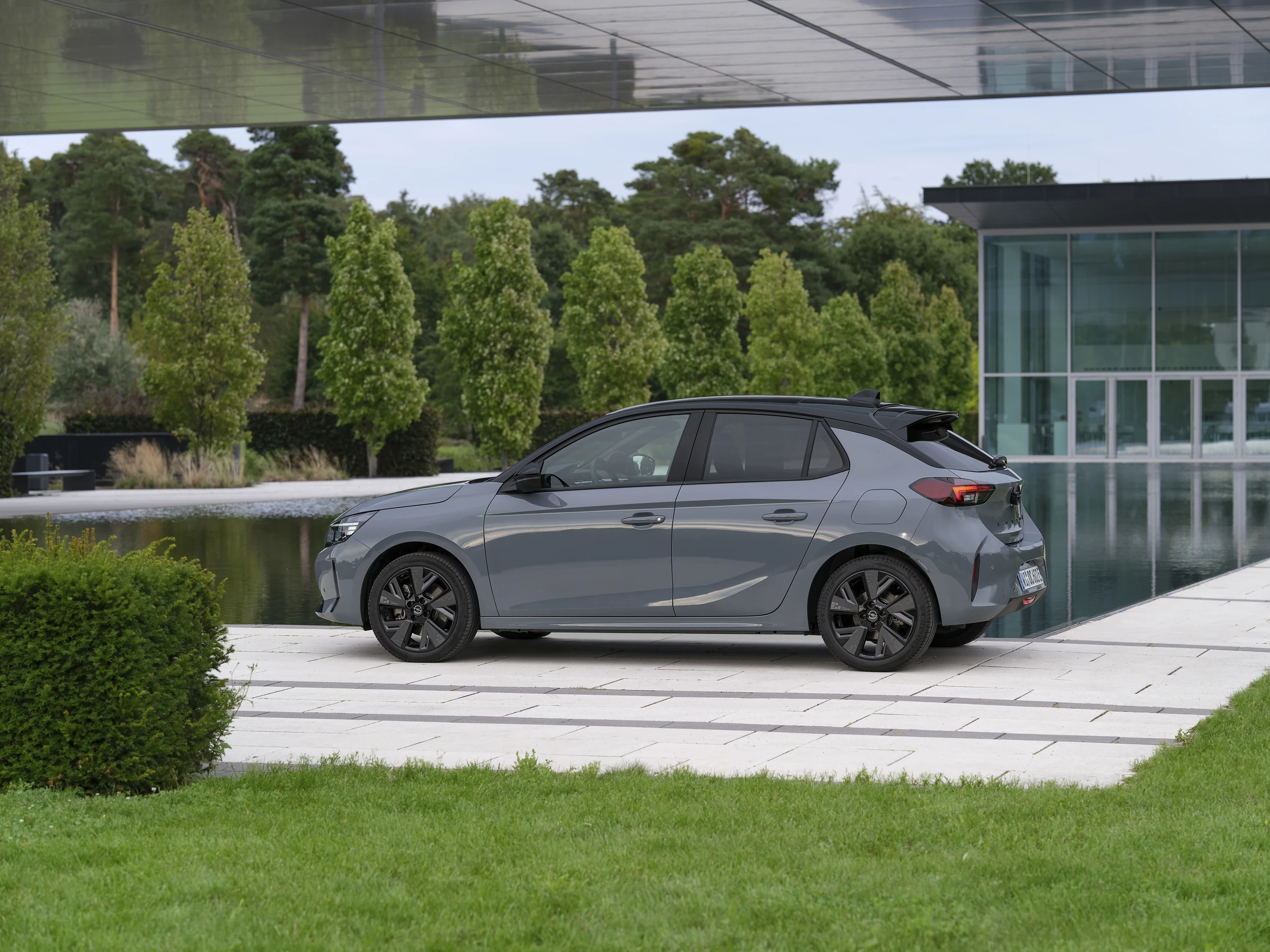Opel Corsa Electric 51 kWh Long Range exterior view