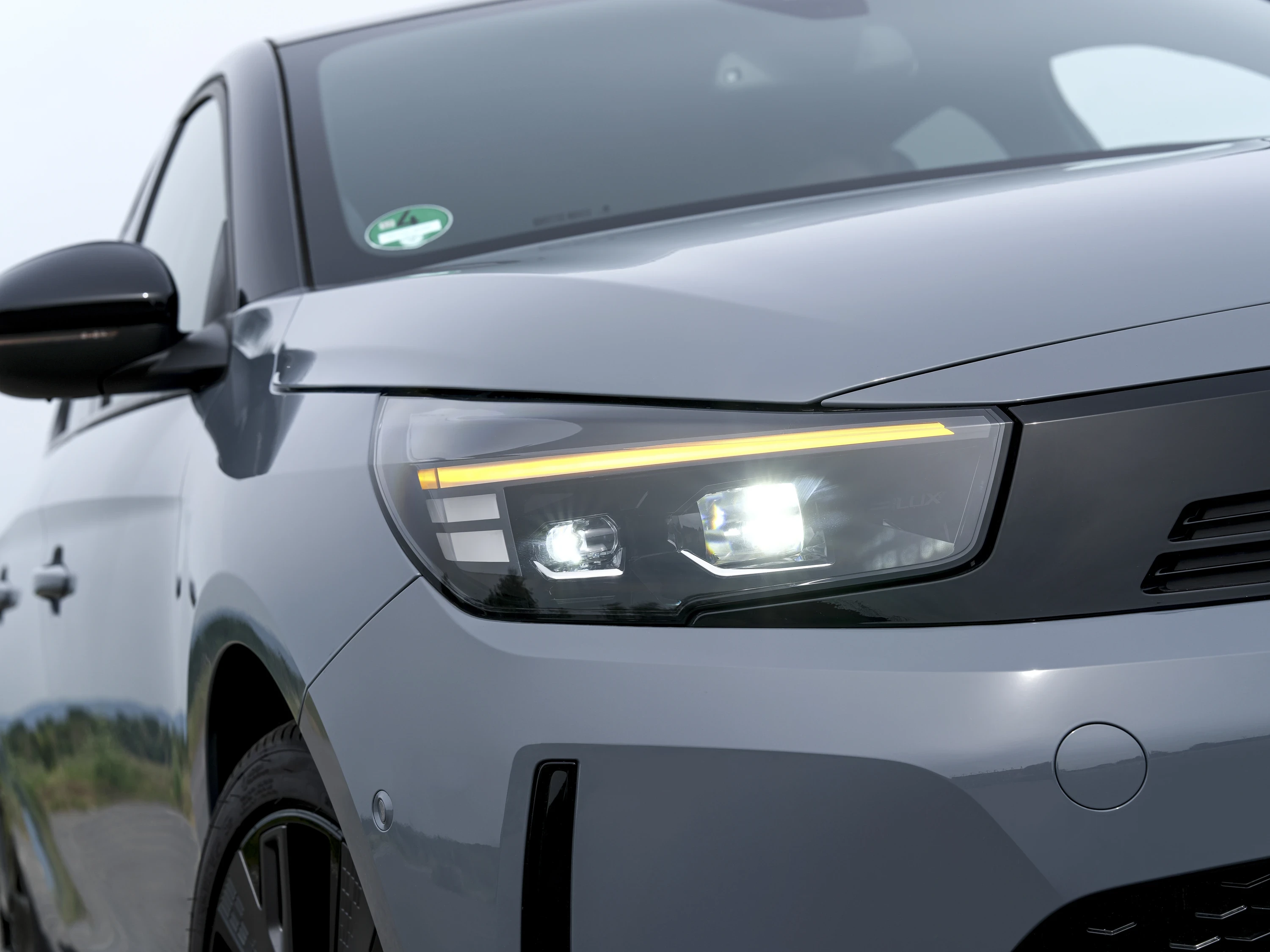 Opel Corsa Electric 51 kWh Long Range headlights view
